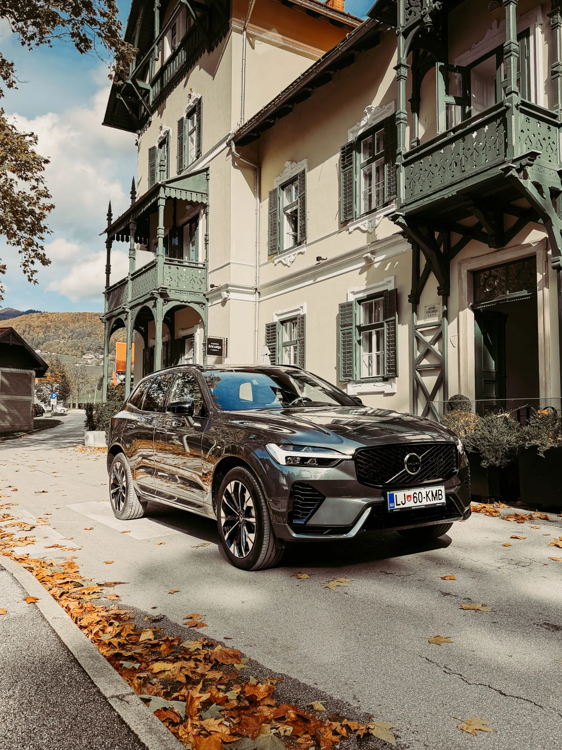 Avto test – Volvo XC60 T6 Recharge 2026: Švedski kralj SUV-jev se bori za prestol