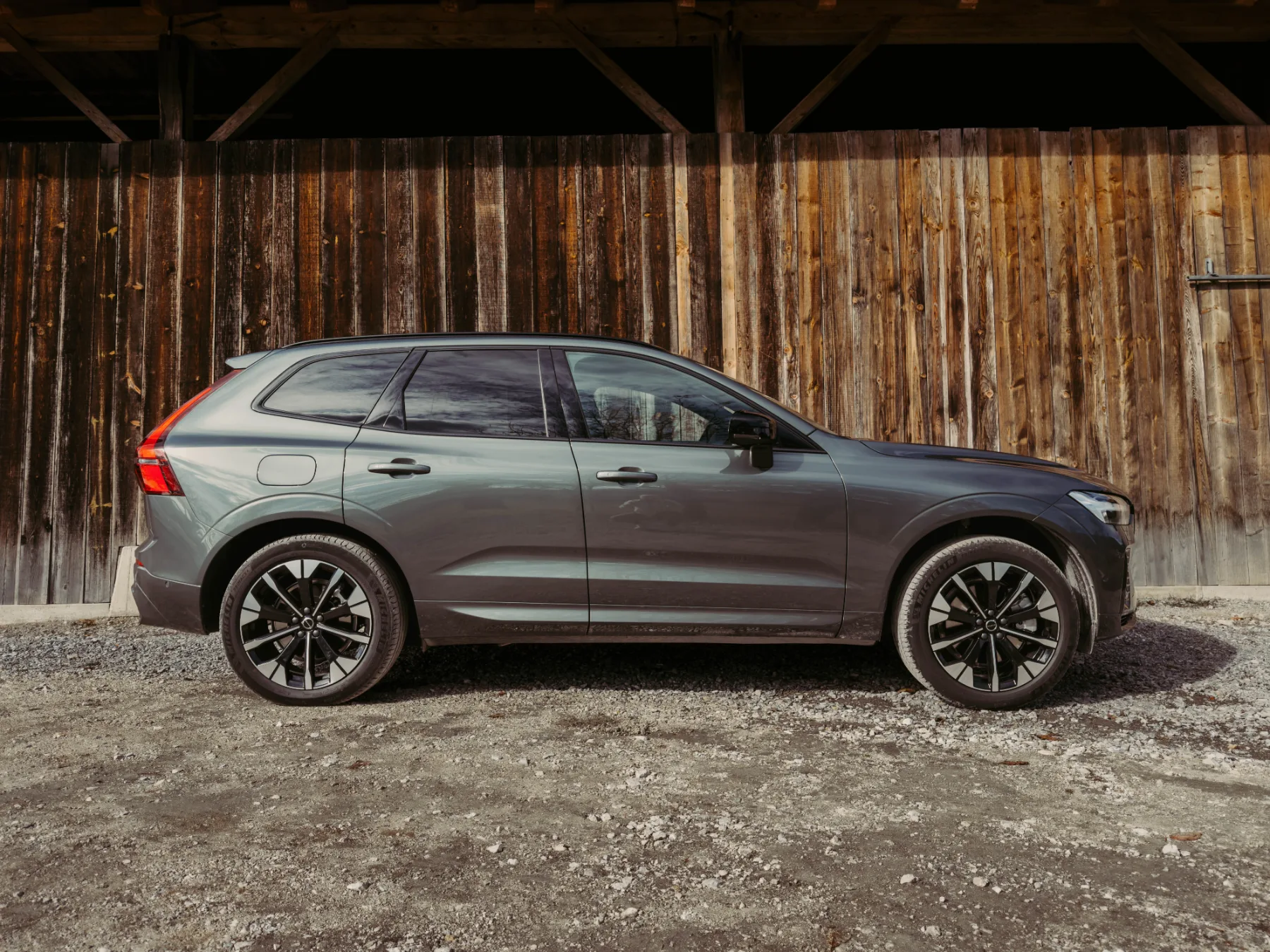 Avto test – Volvo XC60 T6 Recharge 2026: Švedski kralj SUV-jev se bori za prestol
