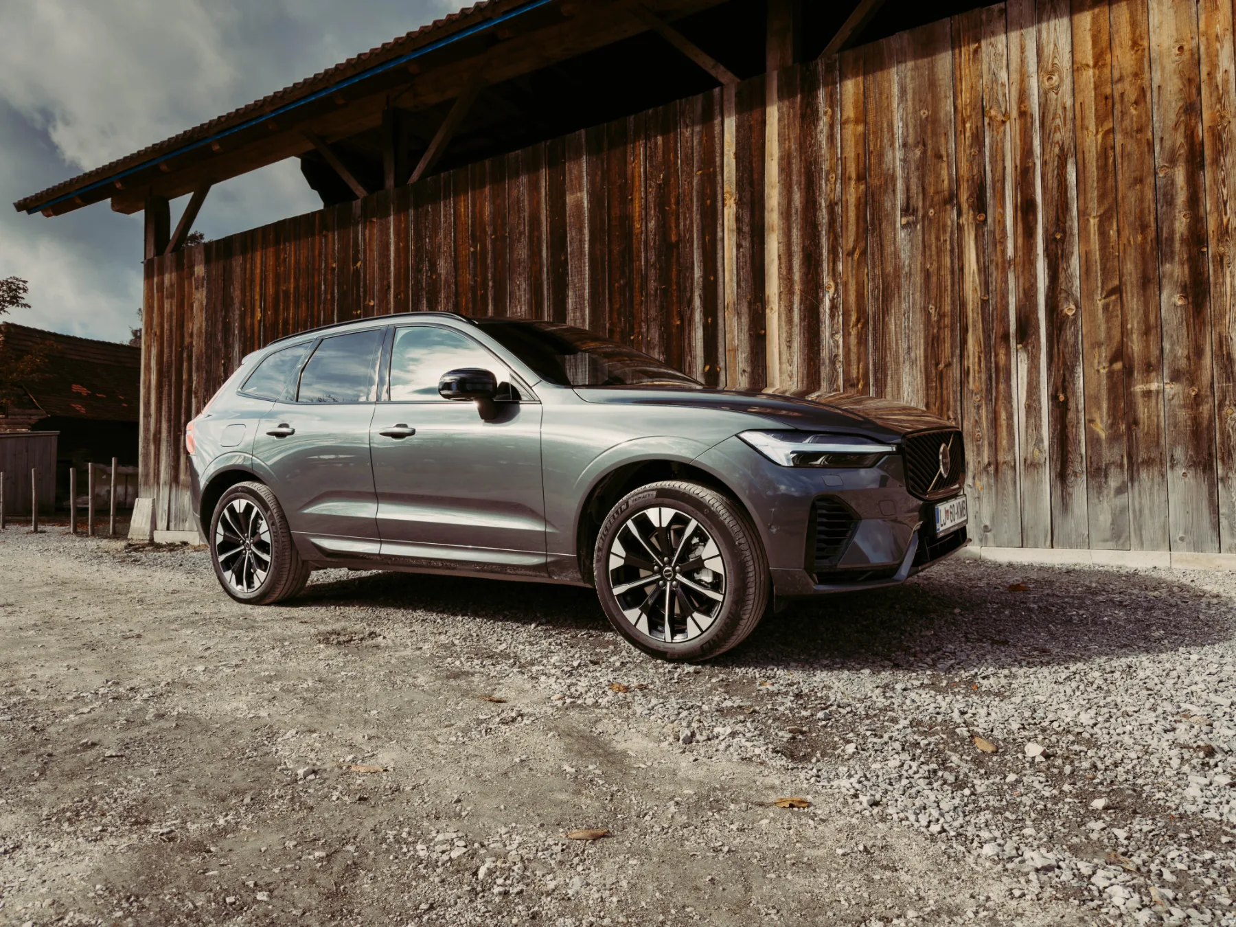Avto test – Volvo XC60 T6 Recharge 2026: Švedski kralj SUV-jev se bori za prestol