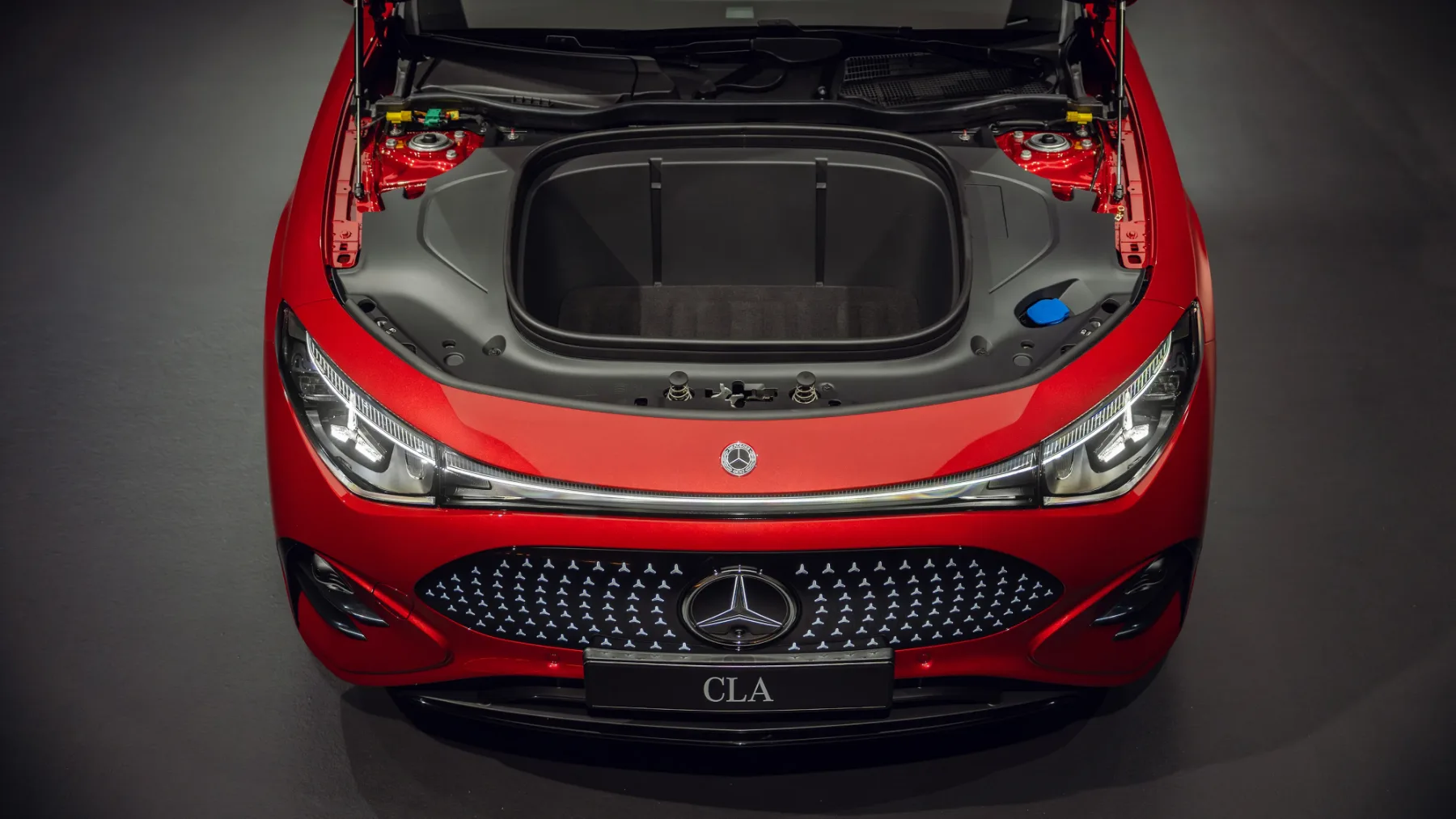 Avtomobilski “fail desetletja”: Mercedes-Benz CLA EV 2025 – ni zmožen uporabe večine hitrih polnilnic v EU in ZDA