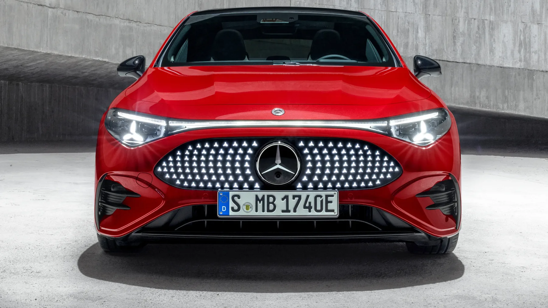 Avtomobilski “fail desetletja”: Mercedes-Benz CLA EV 2025 – ni zmožen uporabe večine hitrih polnilnic v EU in ZDA