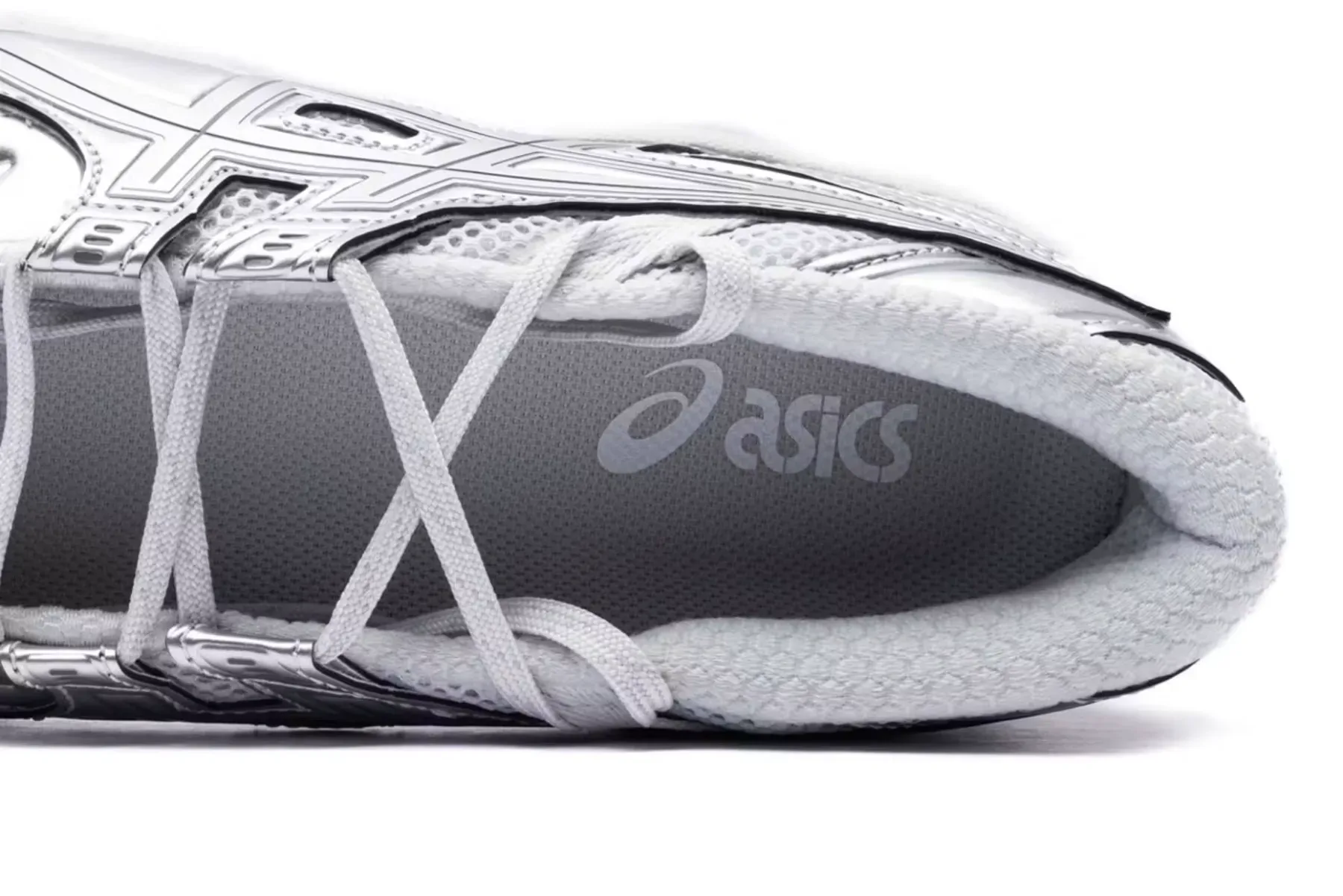 Baletne špice srečajo tekaško stezo: Novi ASICS GEL-DS Trainer SP je tukaj