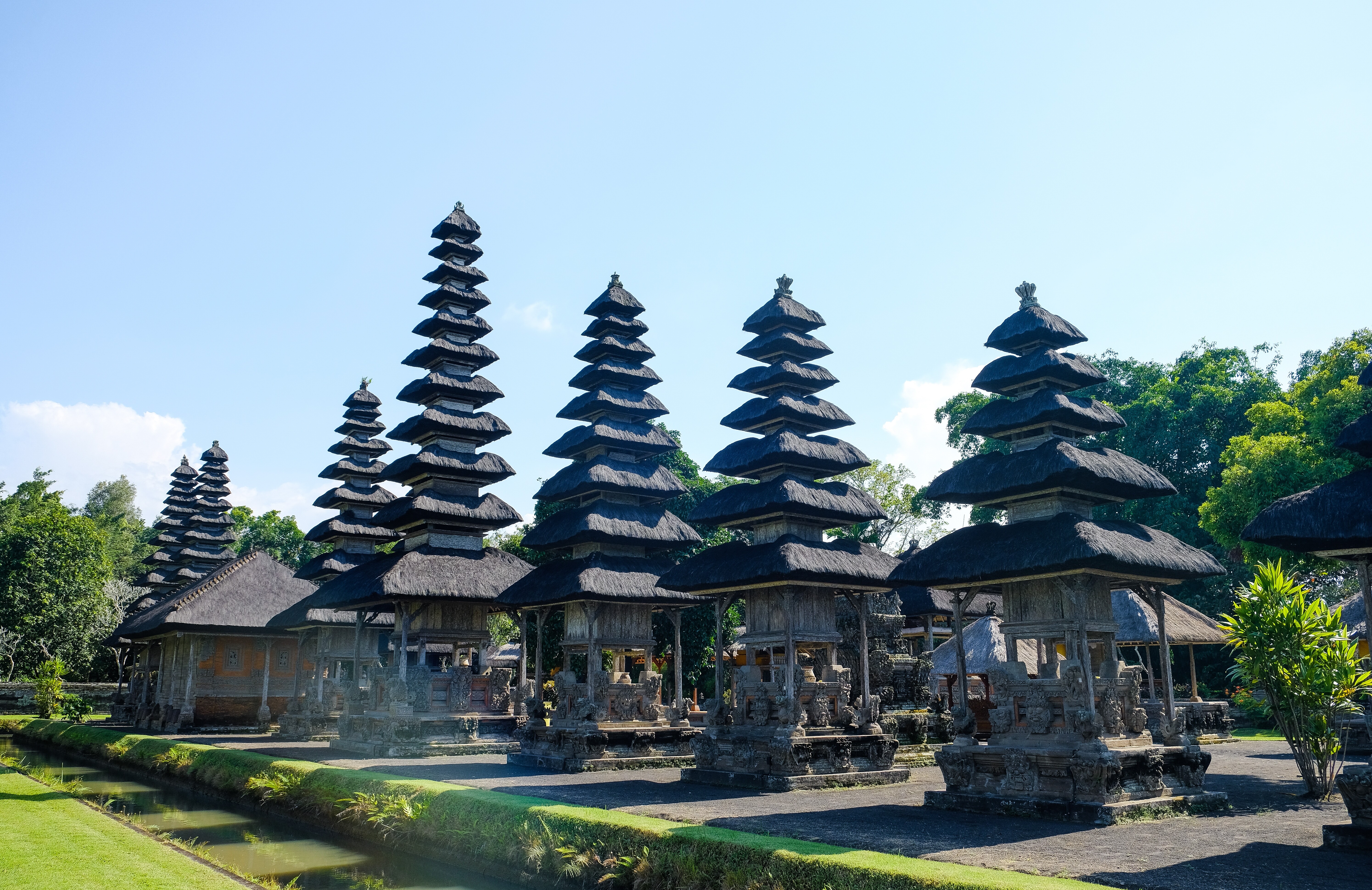 Bali: rajska destinacija za hedoniste, surfarje in jogije