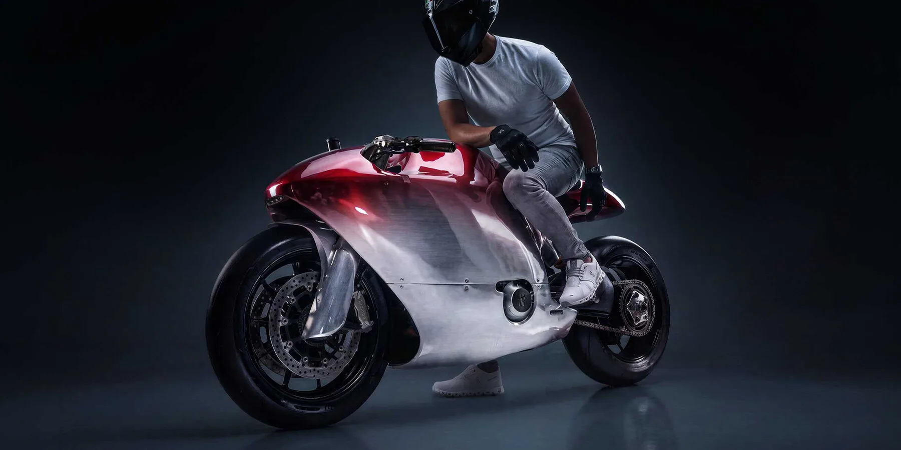 Bandit9 (RED)800: Umetnina iz surovega aluminija z divjim srcem Ducatija