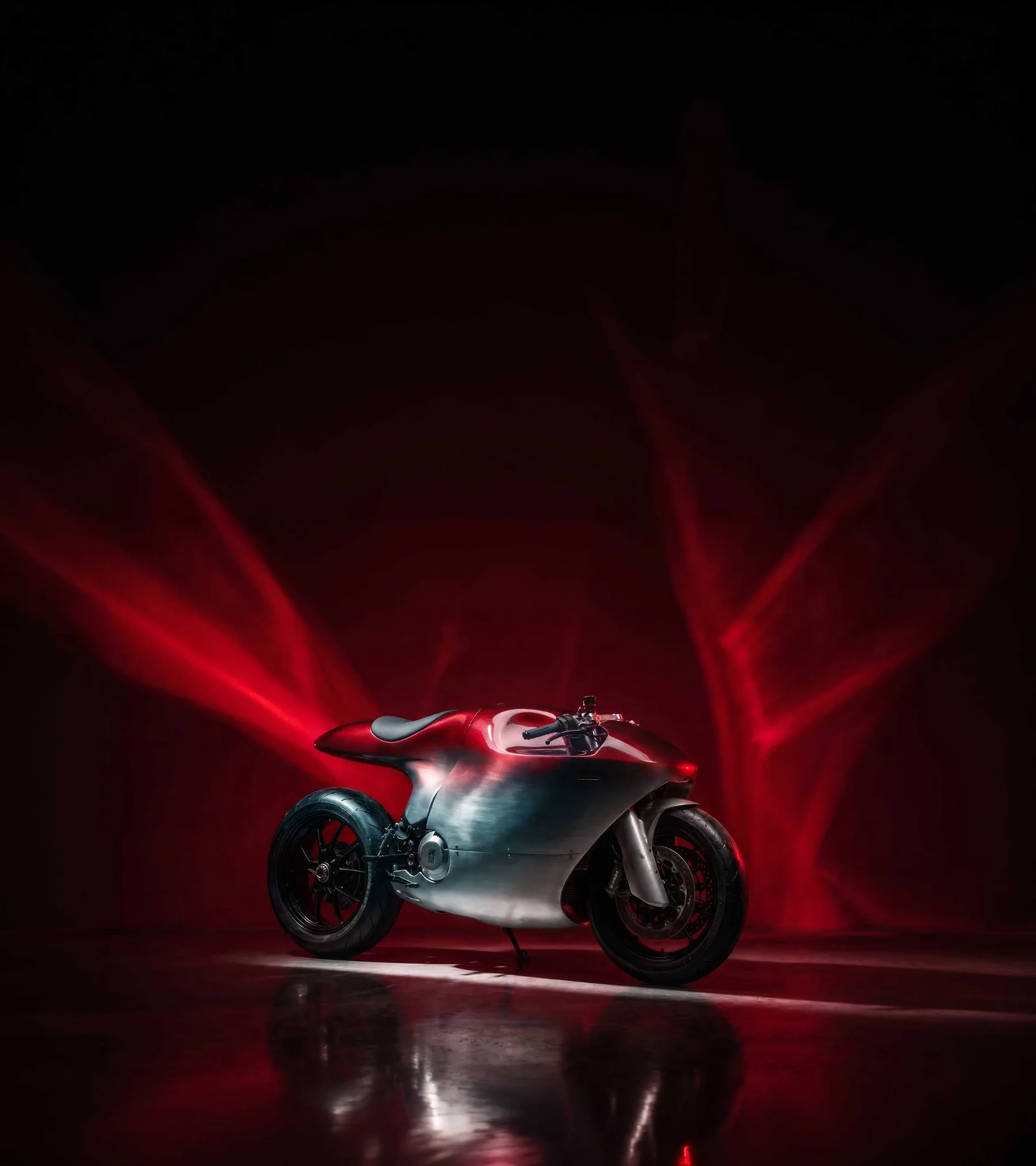 Bandit9 (RED)800: Umetnina iz surovega aluminija z divjim srcem Ducatija – slika 2