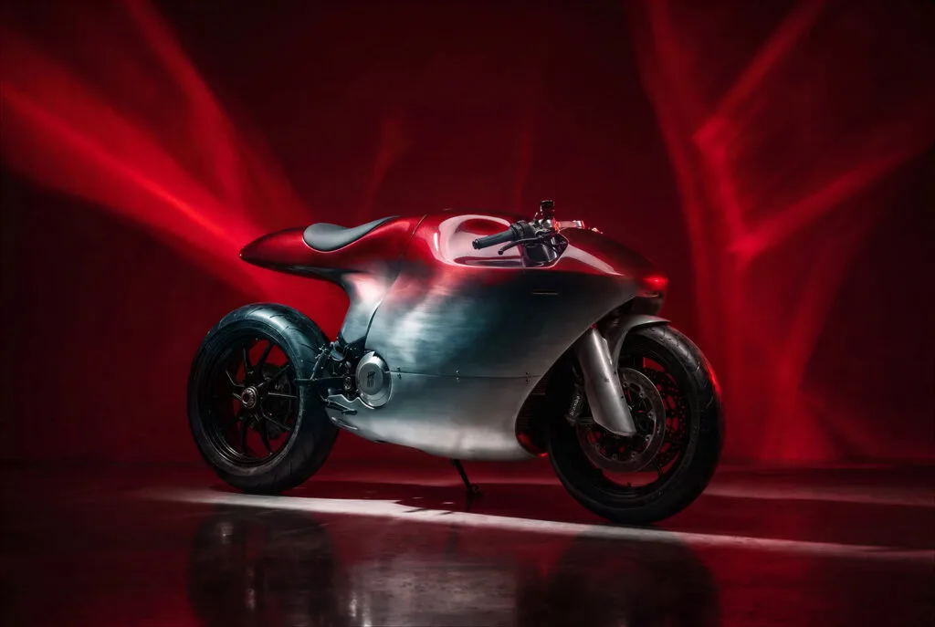 Bandit9 (RED)800: Umetnina iz surovega aluminija z divjim srcem Ducatija – slika 1