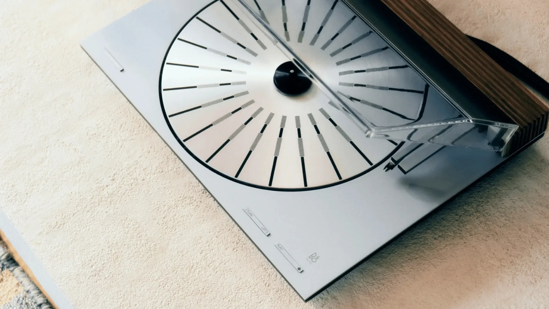Bang & Olufsen Beosystem 3000c: go gramofon iz leta 1985 sreča Wi-Fi za 26.000 €