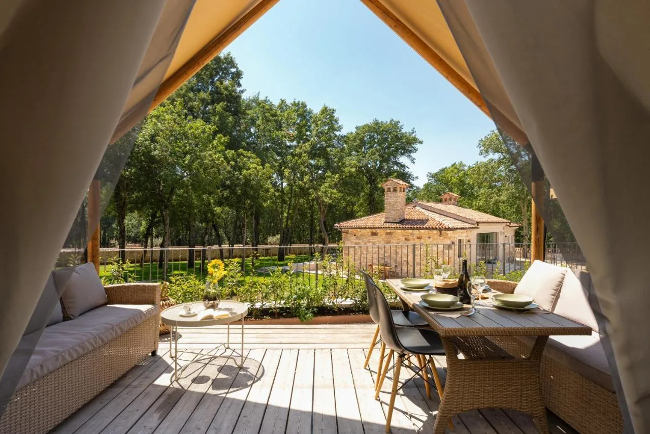 Banki Green Istrian Village: nov luksuzni kamp na Hrvaškem