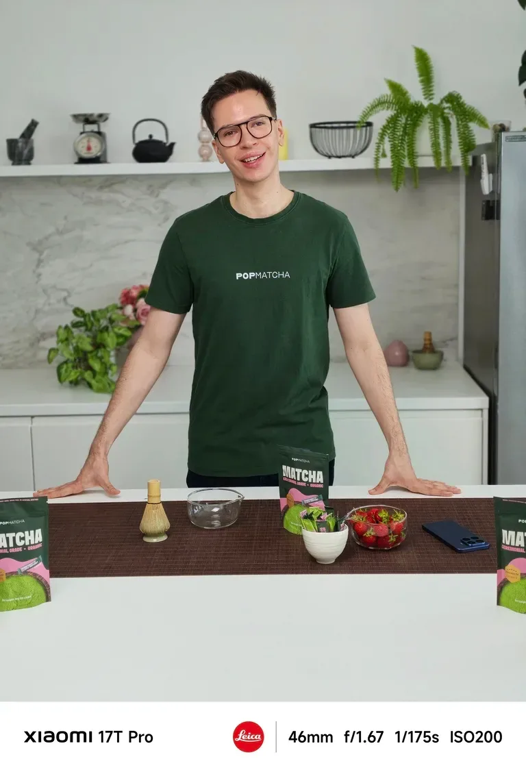 Barva, pena, trenutek: POP Matcha skozi Leica objektiv