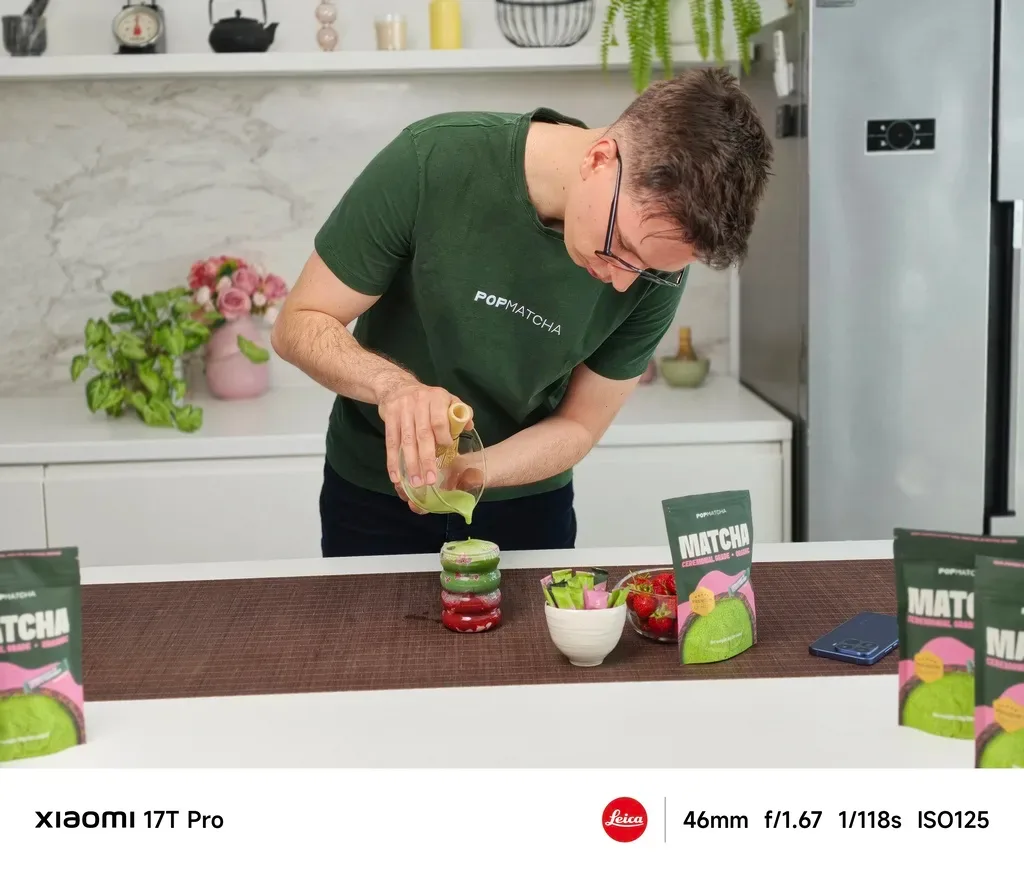 Barva, pena, trenutek: POP Matcha skozi Leica objektiv