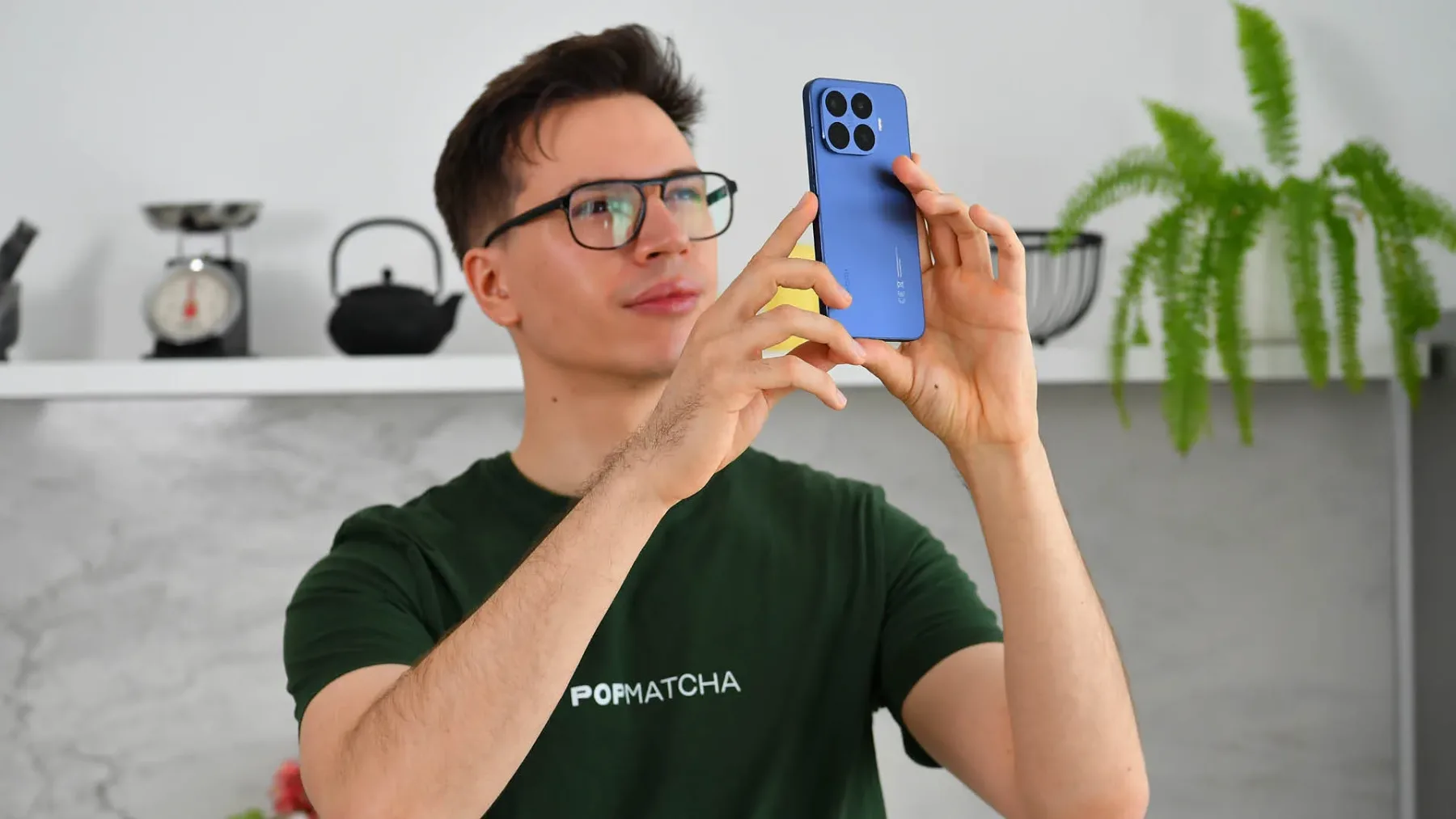 Barva, pena, trenutek: POP Matcha skozi Leica objektiv