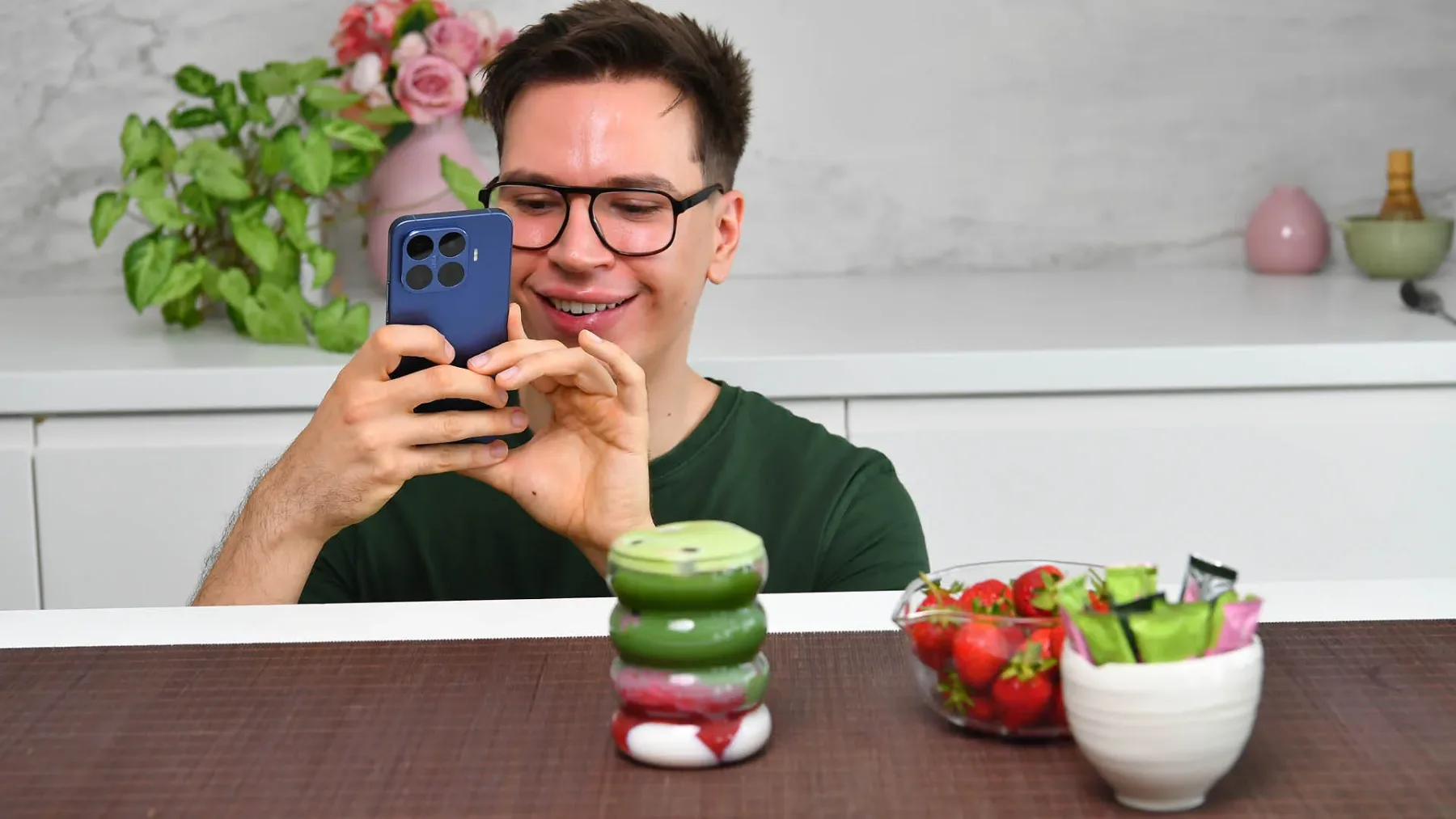 Barva, pena, trenutek: POP Matcha skozi Leica objektiv