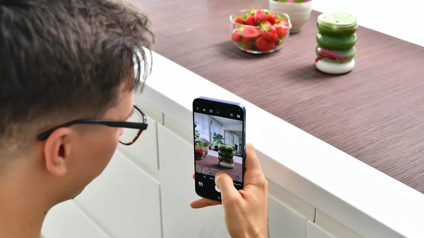 Barva, pena, trenutek: POP Matcha skozi Leica objektiv