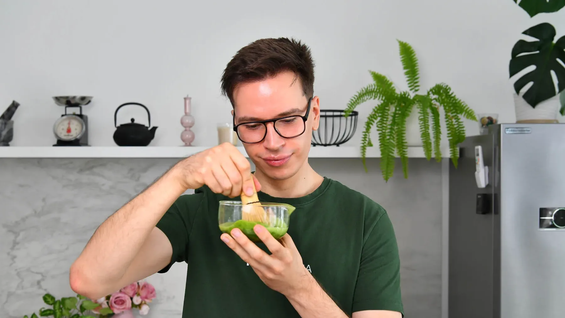Barva, pena, trenutek: POP Matcha skozi Leica objektiv