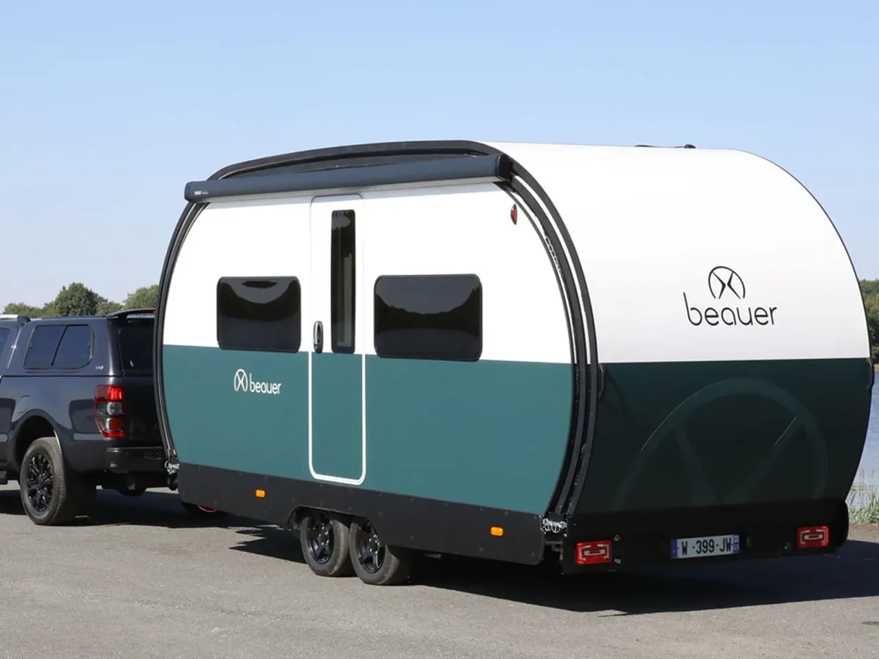 Beauer X8: Francoski Transformer med prikolicami, ki se v minuti raztegne v luksuzno 30 m² stanovanje