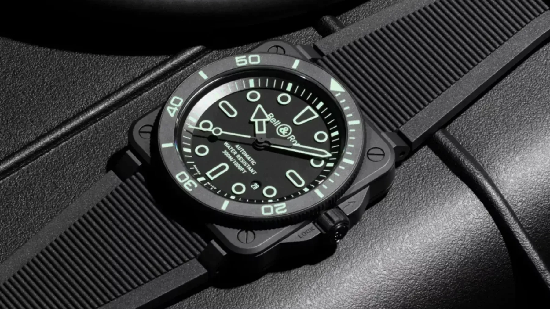 Bell & Ross BR-03 Diver Lum Outline: Potapljaška ura, ki sveti kot neonski hologram