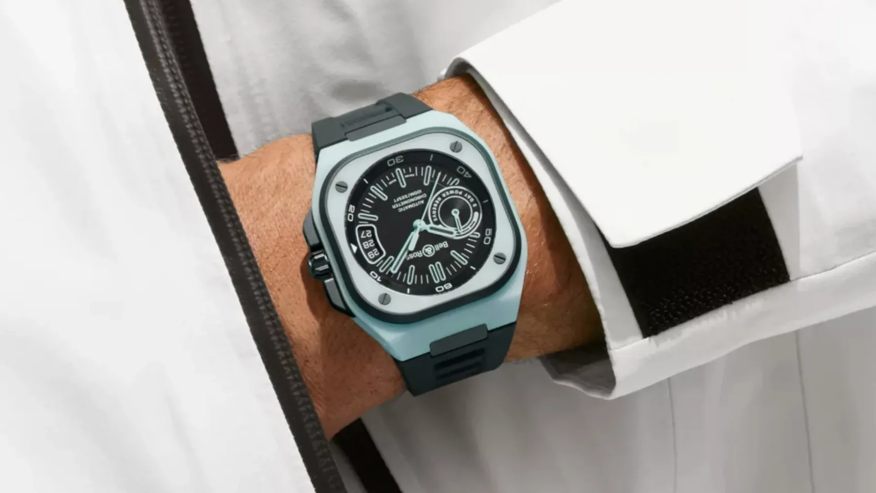 Bell & Ross BR-X5 Blue Lum: Svetlobna mojstrovina, ki premika meje dizajna
