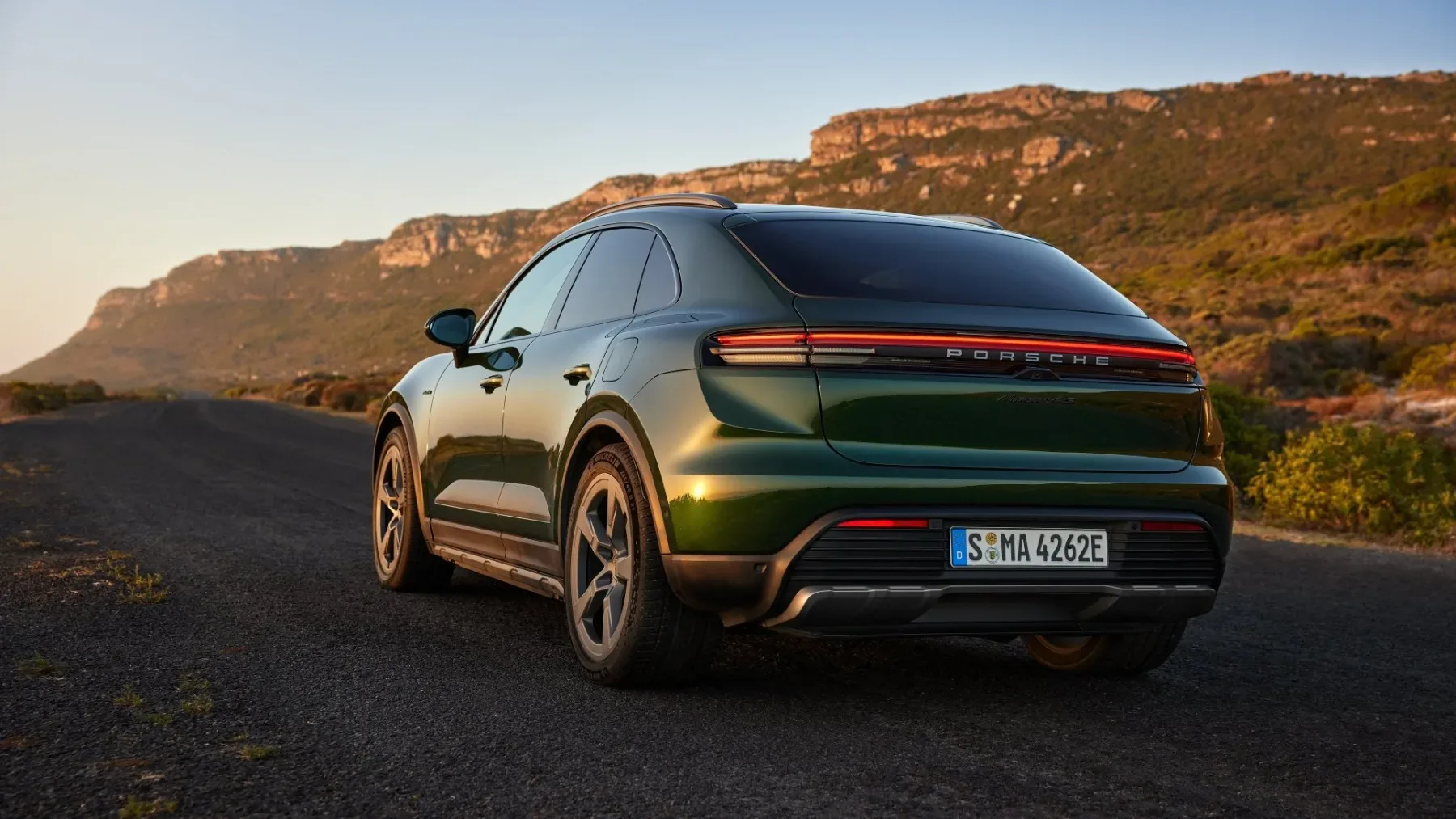 Bencinski Porsche Macan se vrača: Zuffenhausen priznava zmoto in do leta 2028 vrača oktane