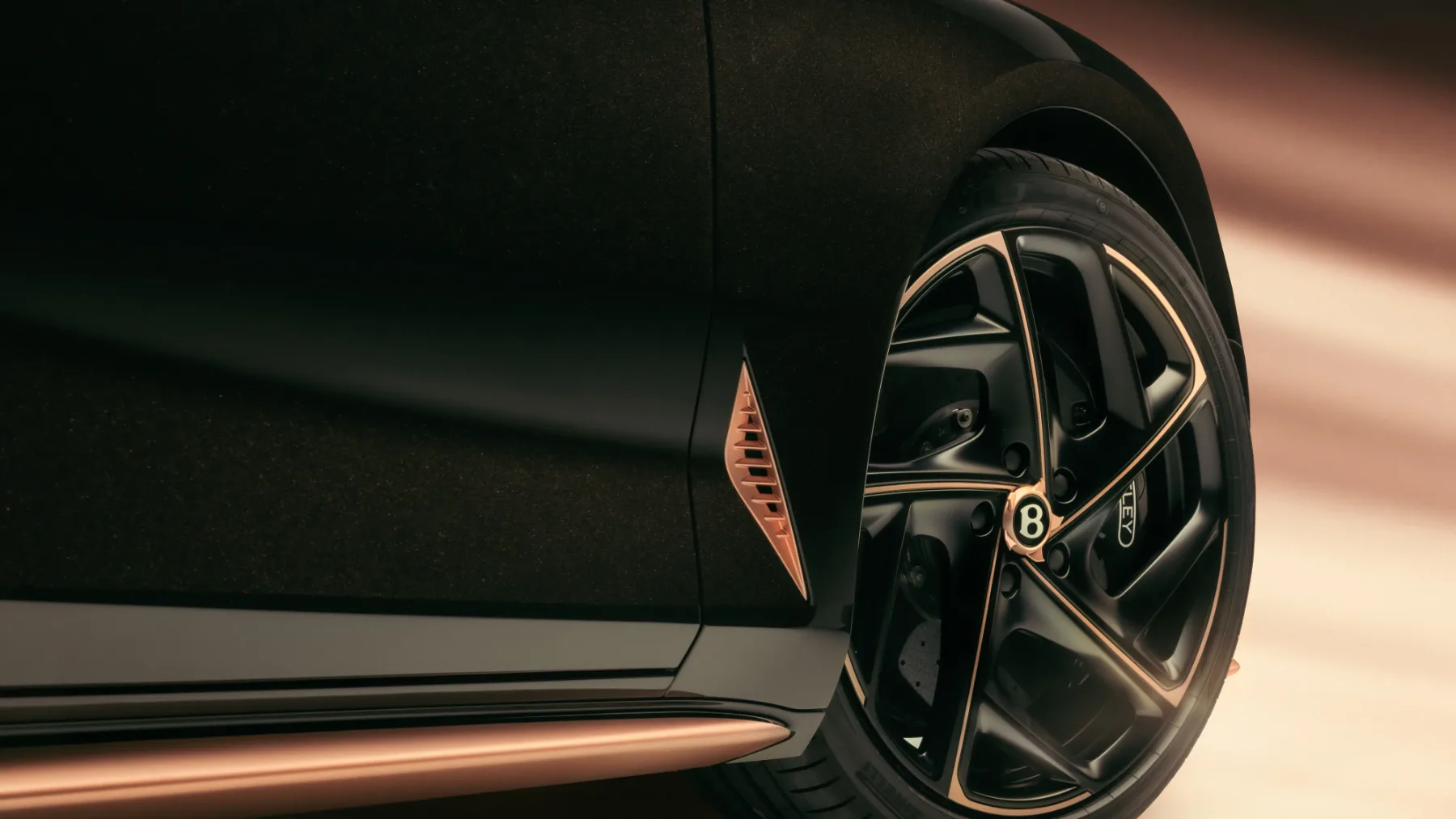 Bentley Batur “The Black Rose Batur”: Temni dragulj z zlatim srcem