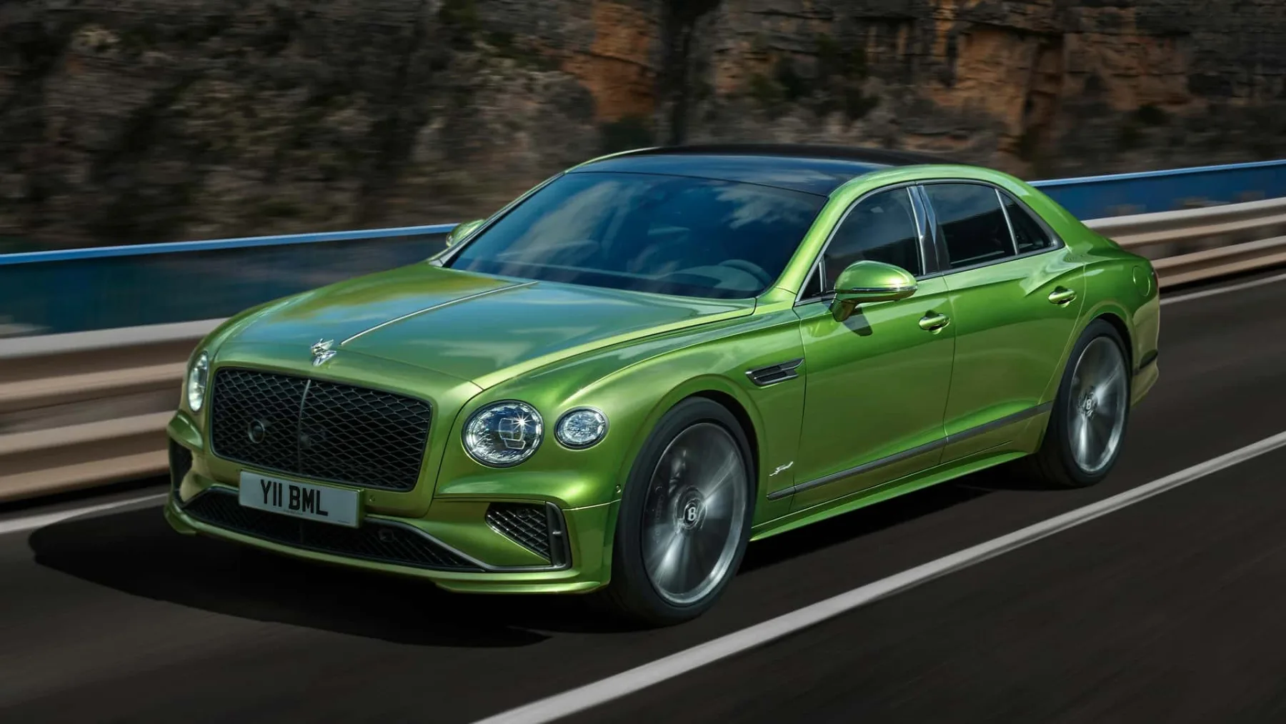 Bentley Flying Spur 2025 – Ko hibridni V8 sreča luksuz