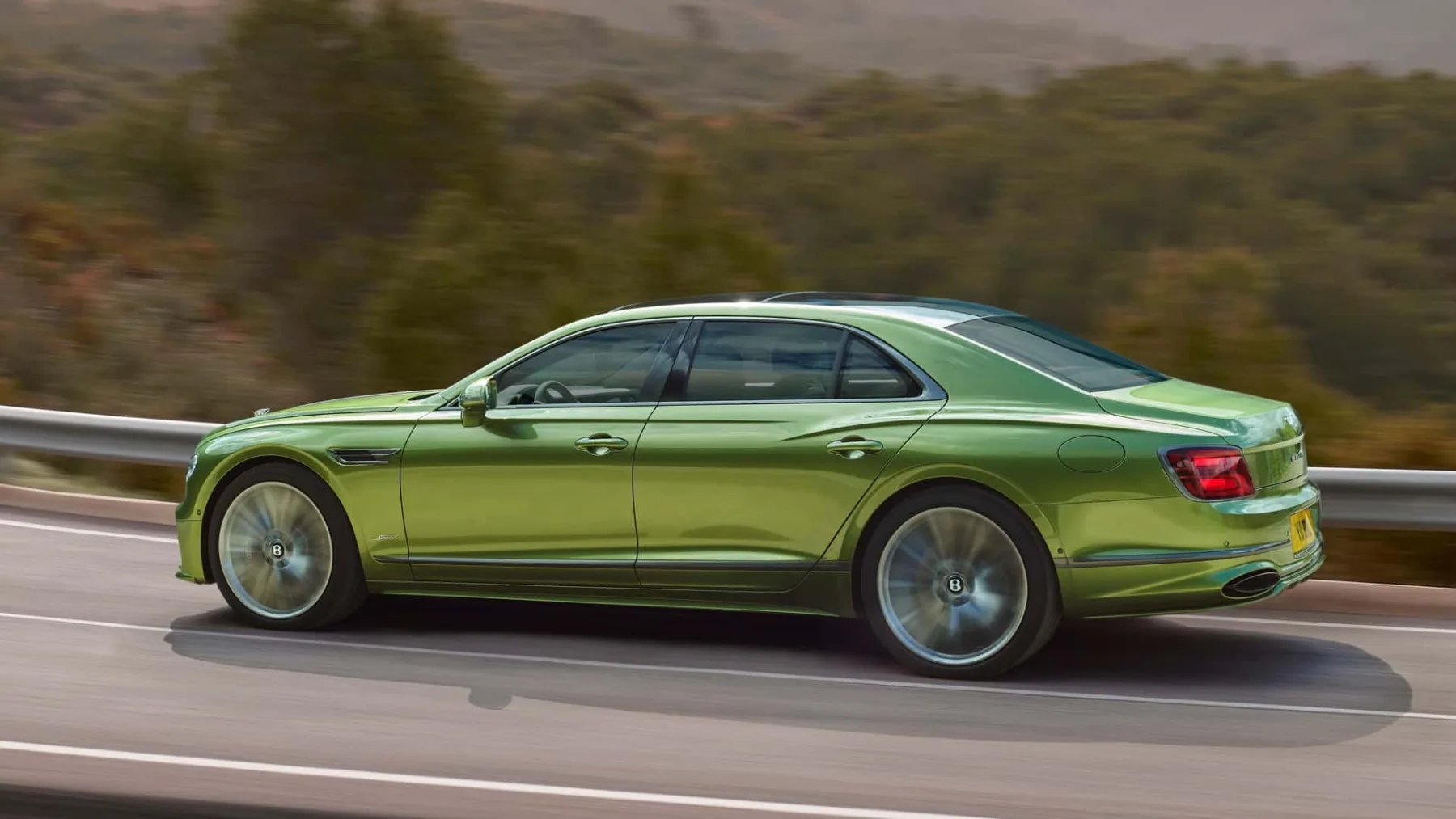 Bentley Flying Spur 2025 – Ko hibridni V8 sreča luksuz