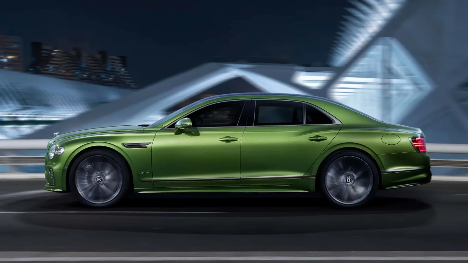 Bentley Flying Spur 2025 – Ko hibridni V8 sreča luksuz