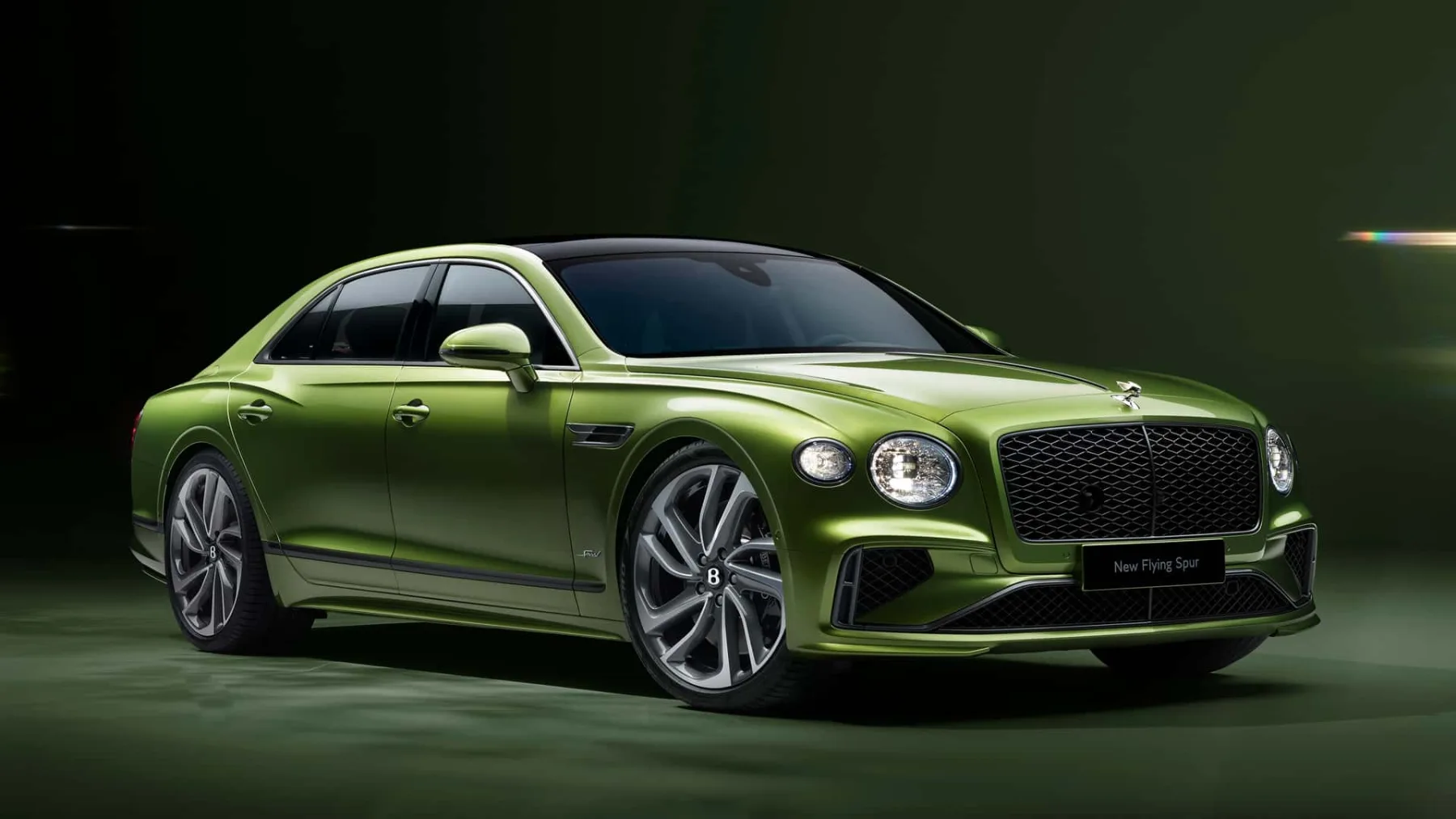 Bentley Flying Spur 2025 – Ko hibridni V8 sreča luksuz