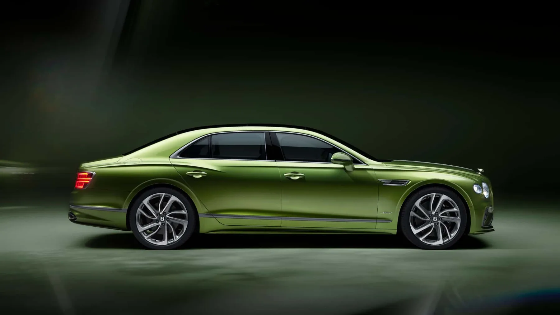 Bentley Flying Spur 2025 – Ko hibridni V8 sreča luksuz