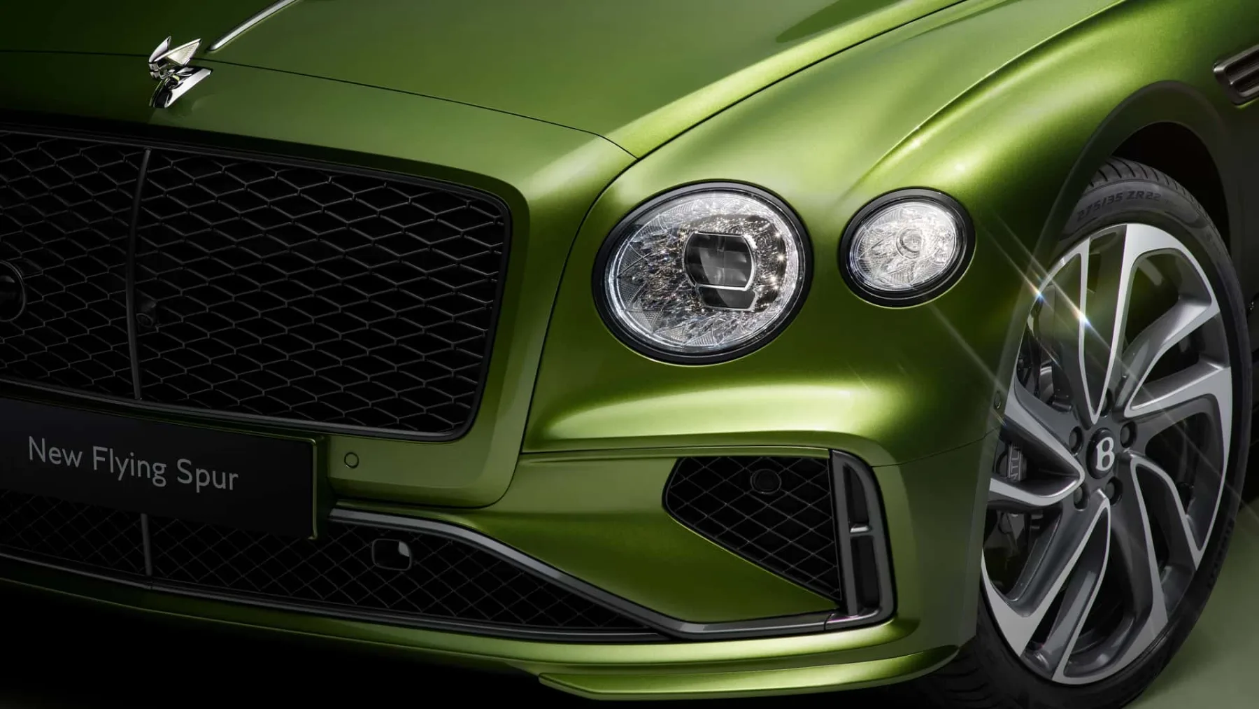 Bentley Flying Spur 2025 – Ko hibridni V8 sreča luksuz