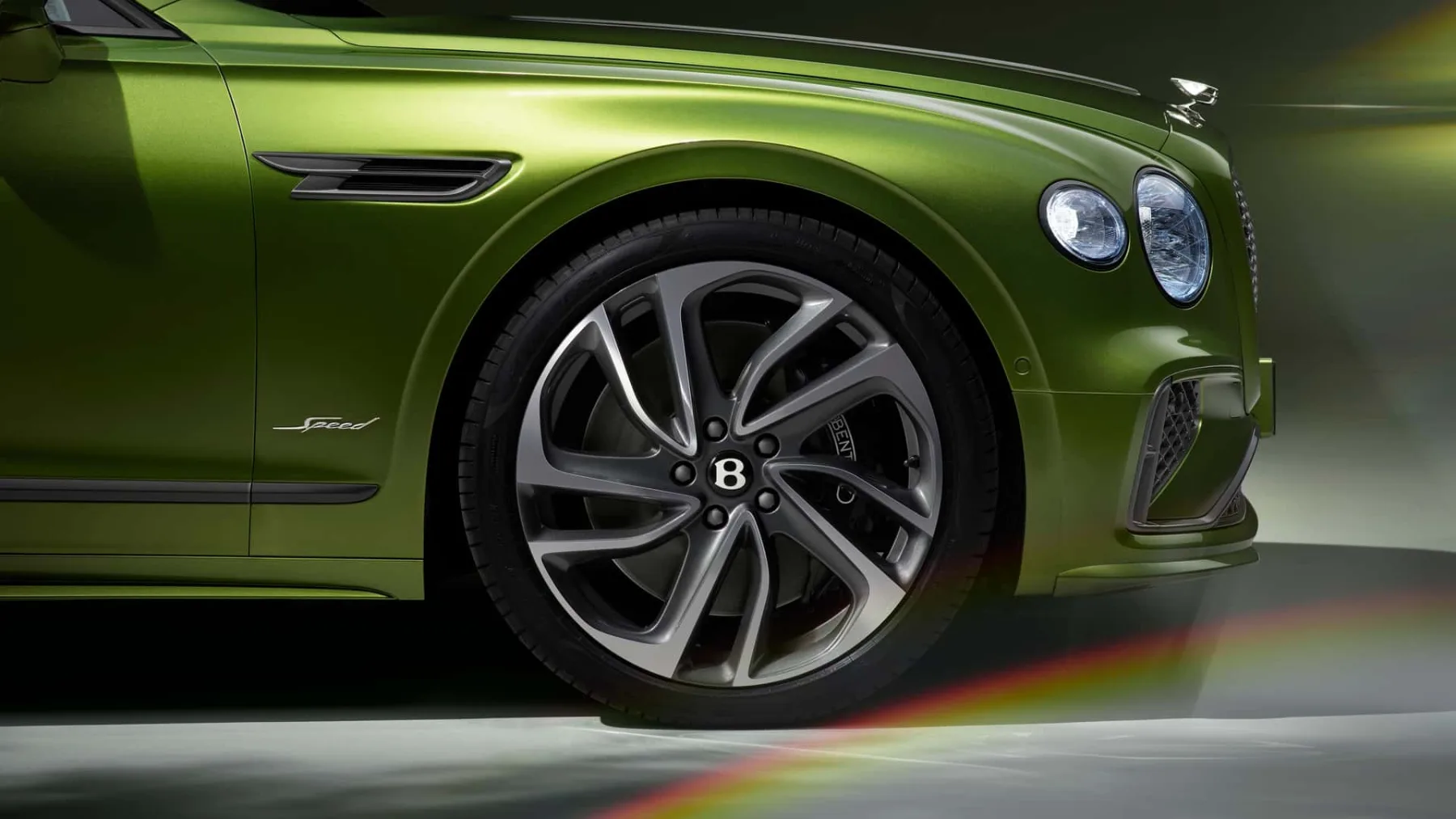Bentley Flying Spur 2025 – Ko hibridni V8 sreča luksuz
