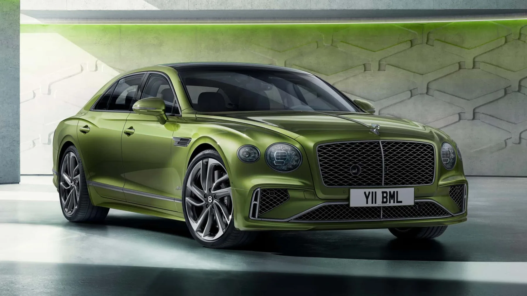 Bentley Flying Spur 2025 – Ko hibridni V8 sreča luksuz