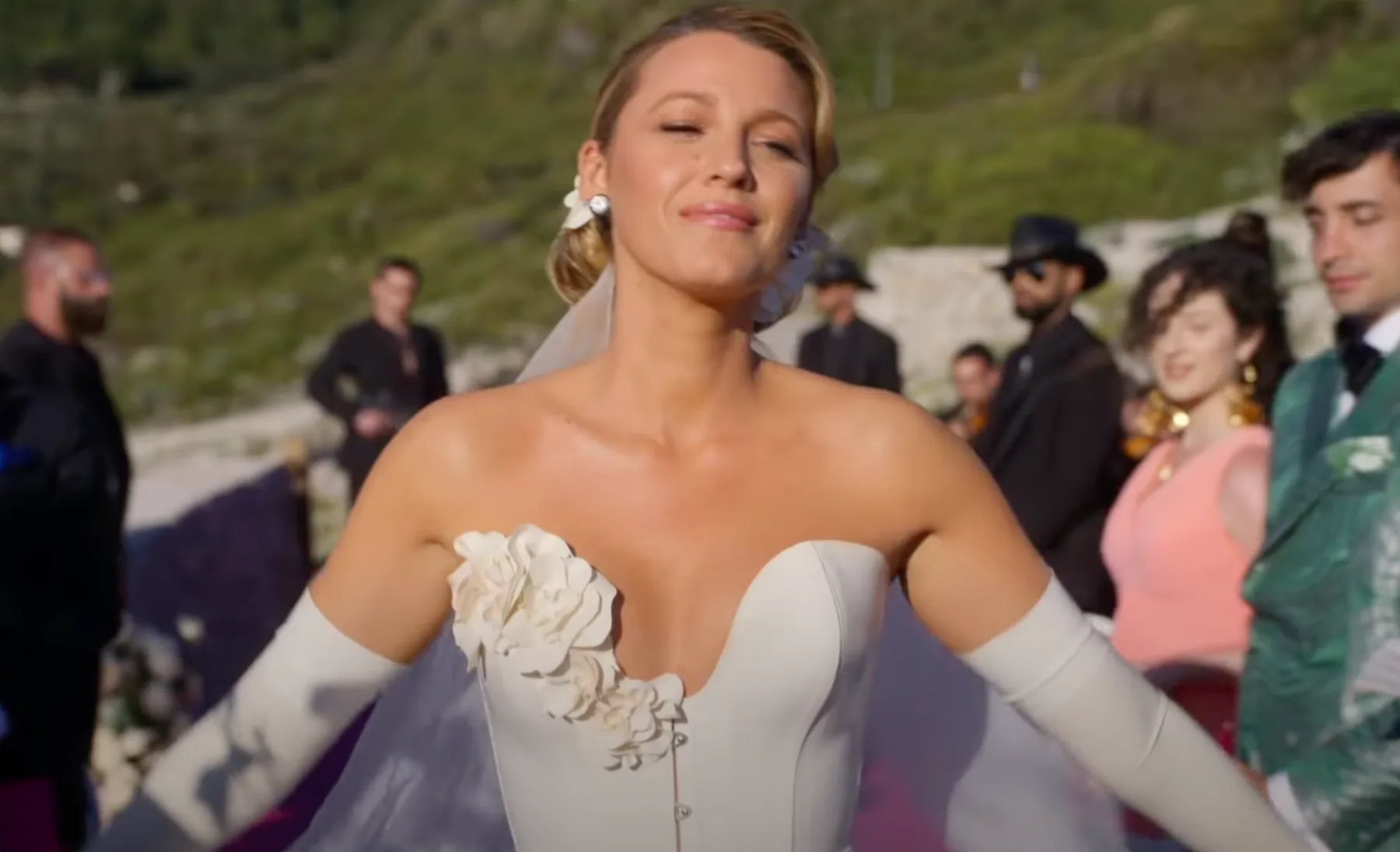 Blake Lively v objemu italijanskega zapeljivca: vse o umazanih skrivnostih na Capriju in “Another Simple Favor”
