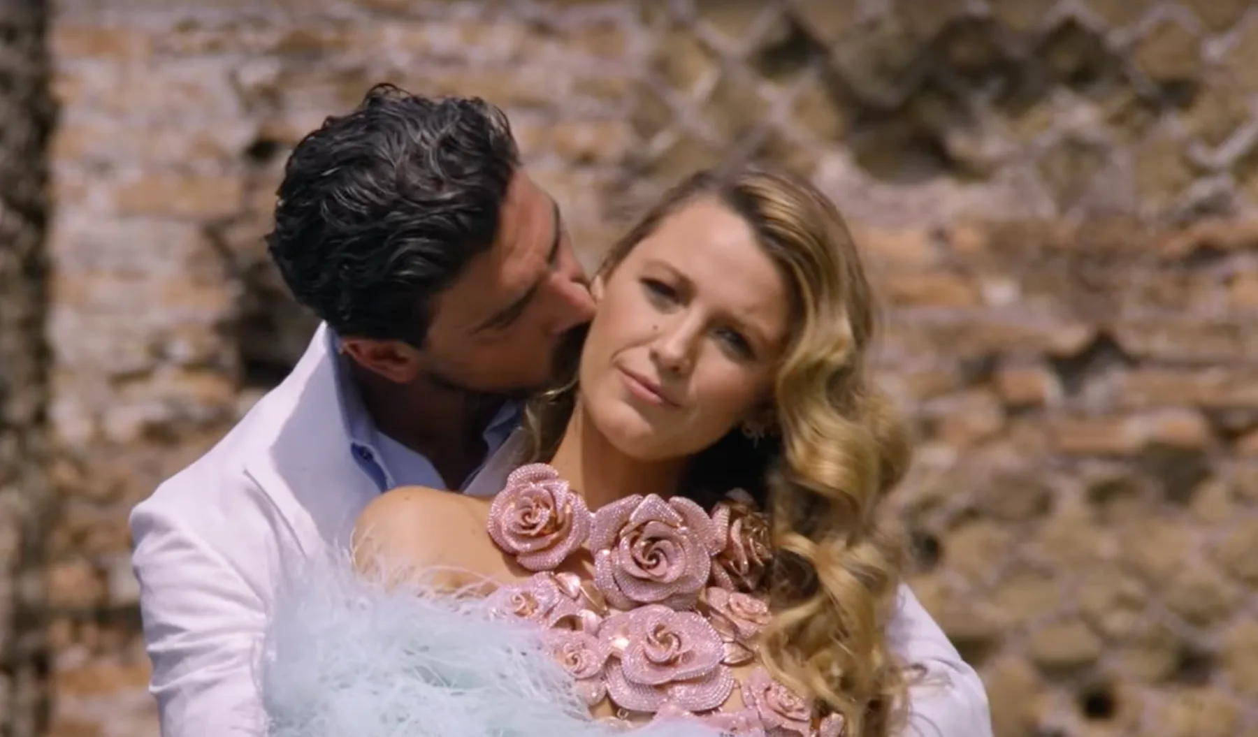 Blake Lively v objemu italijanskega zapeljivca: vse o umazanih skrivnostih na Capriju in “Another Simple Favor”