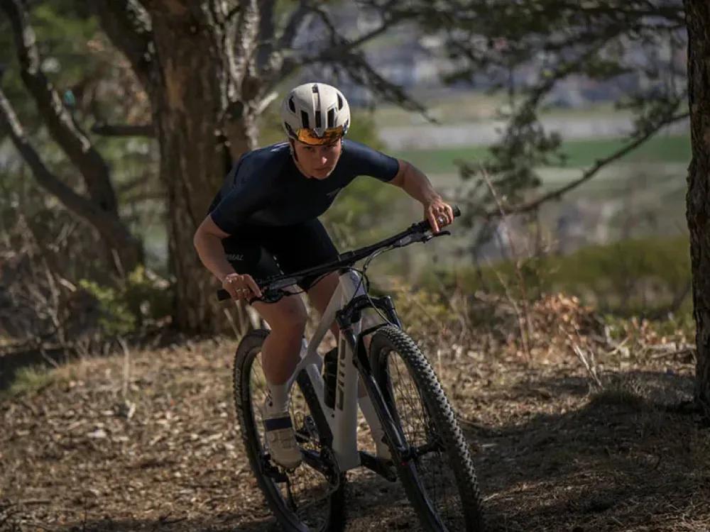 BMC Twostroke 01: Gorsko kolo za sodobnega avanturista
