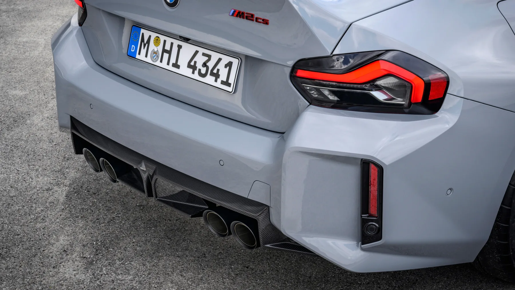 BMW M2 CS 2026 – Vrnitev čistokrvnega bavarskega divjaka z račjim repom