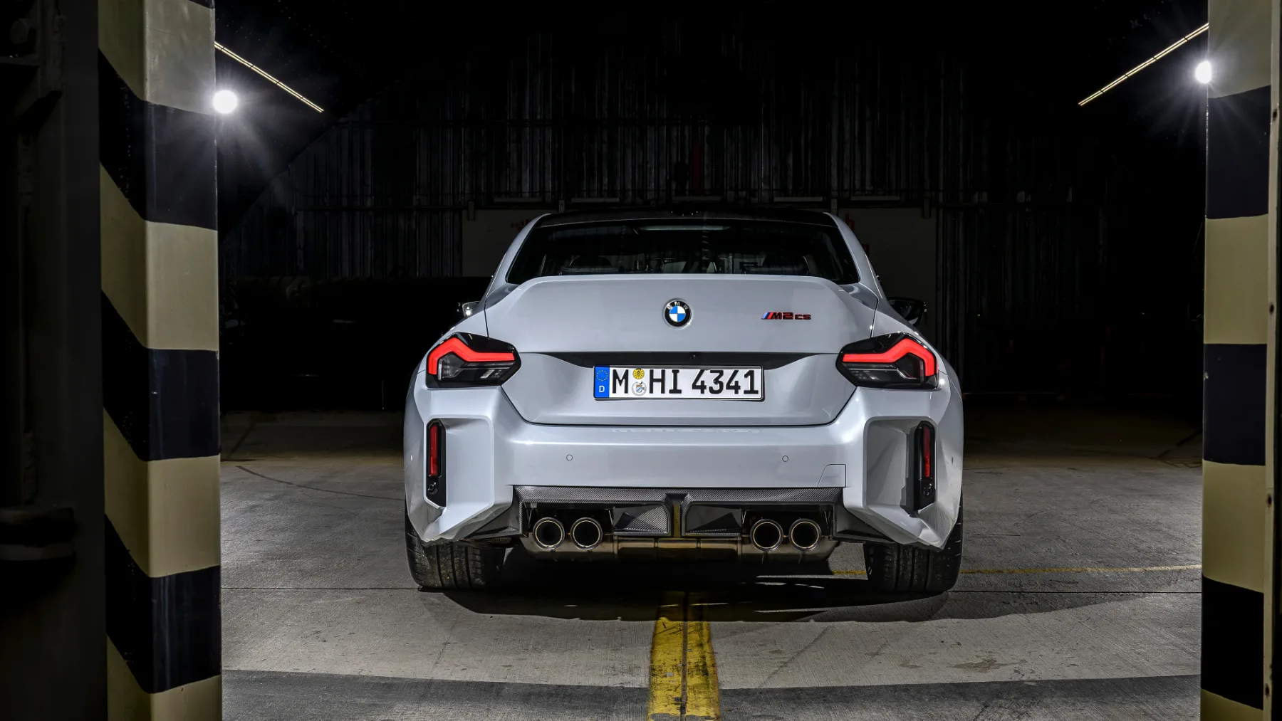BMW M2 CS 2026 – Vrnitev čistokrvnega bavarskega divjaka z račjim repom