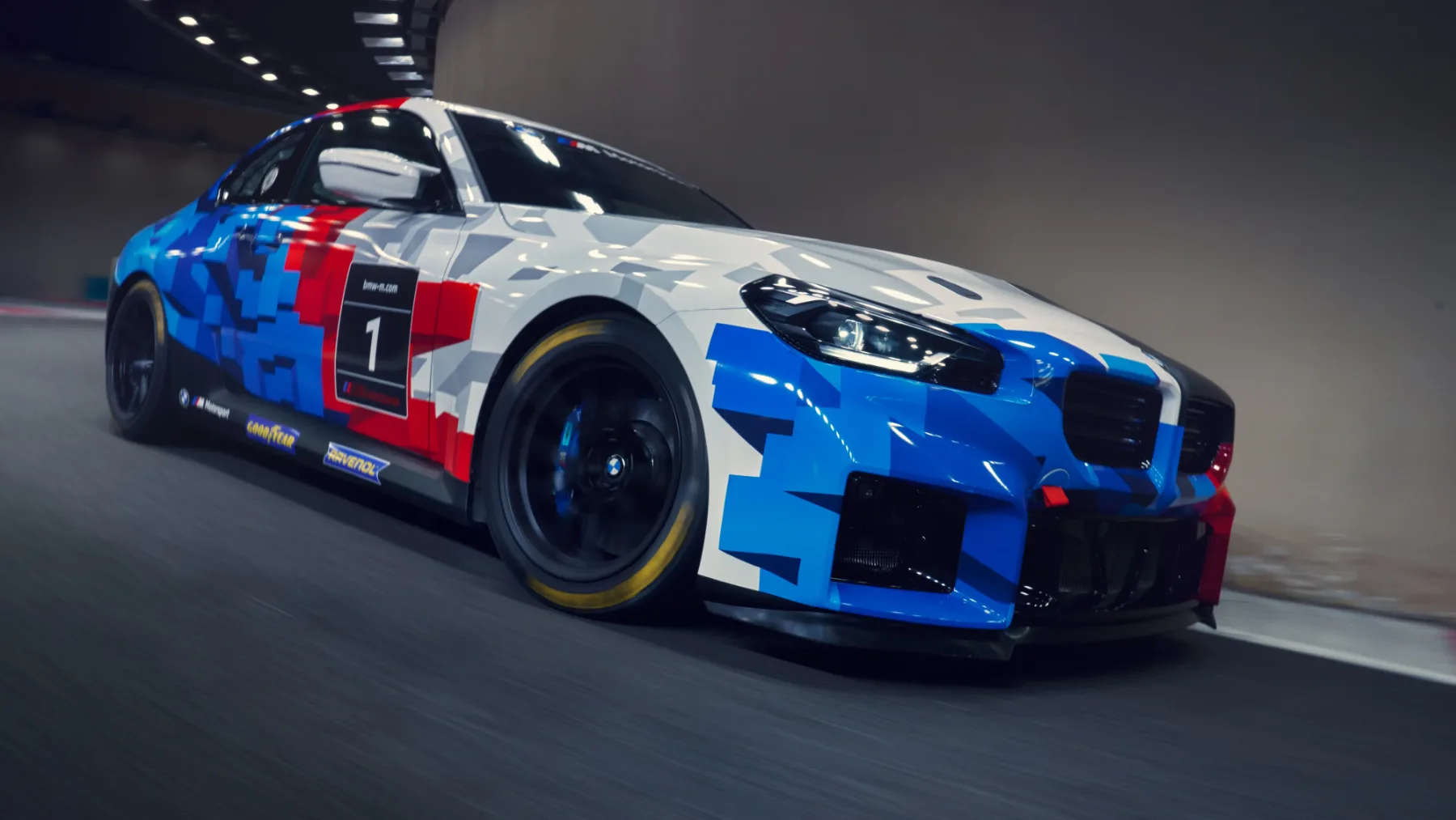 BMW M2 Racing 2025 – vstopnica v svet dirkanja, ki pokima legendi E30 M3