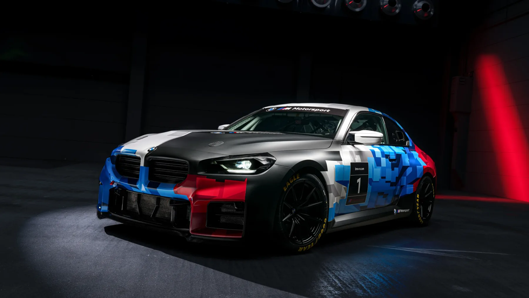 BMW M2 Racing 2025 – vstopnica v svet dirkanja, ki pokima legendi E30 M3