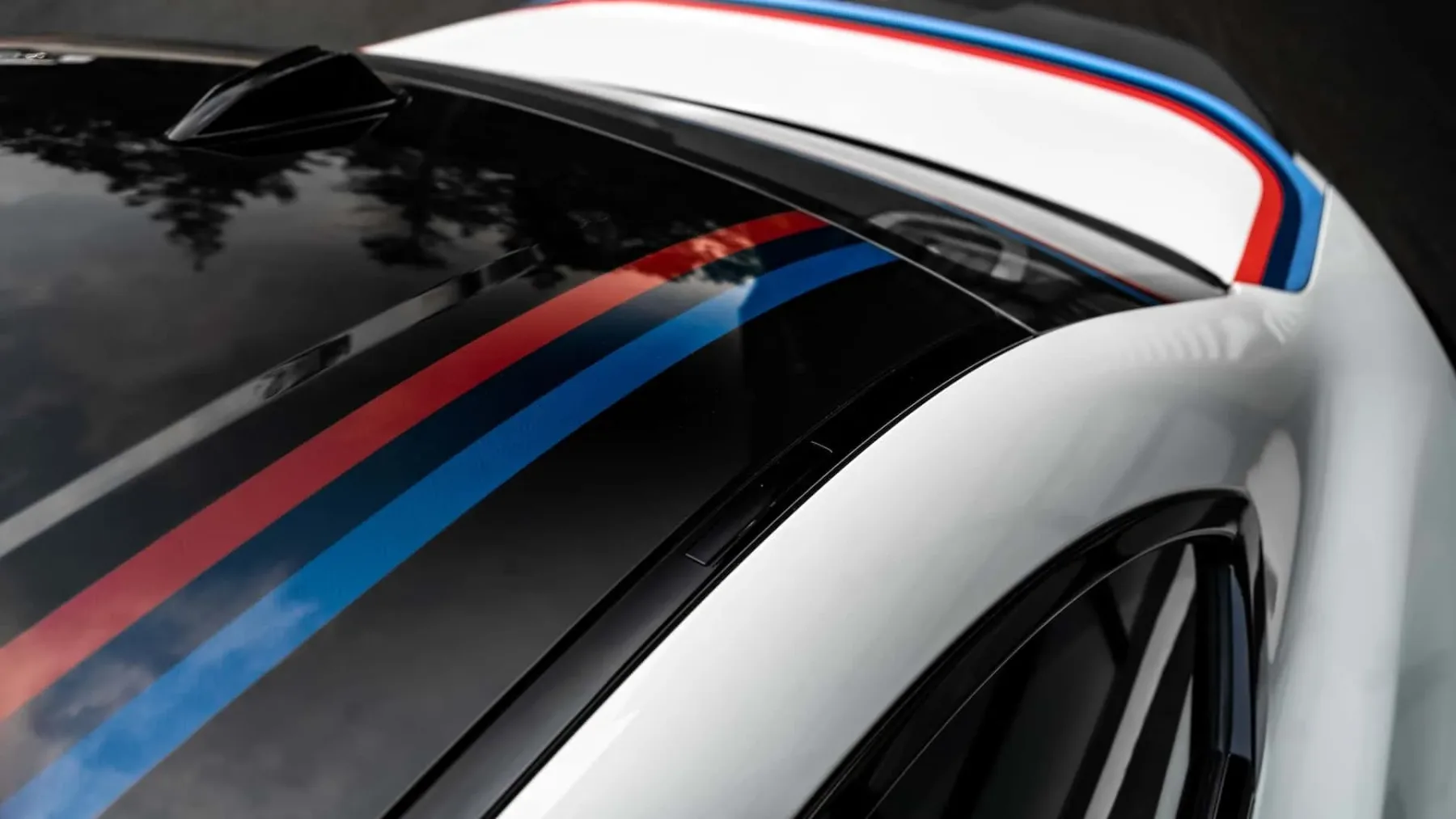 BMW M2 Turbo Design Edition (2026) — Retro-šarm in moderna zmogljivost