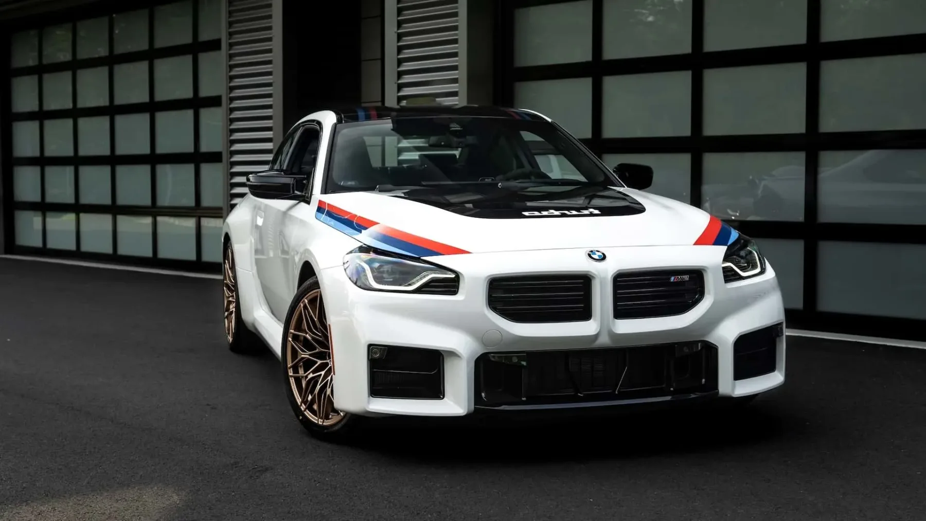 BMW M2 Turbo Design Edition (2026) — Retro-šarm in moderna zmogljivost
