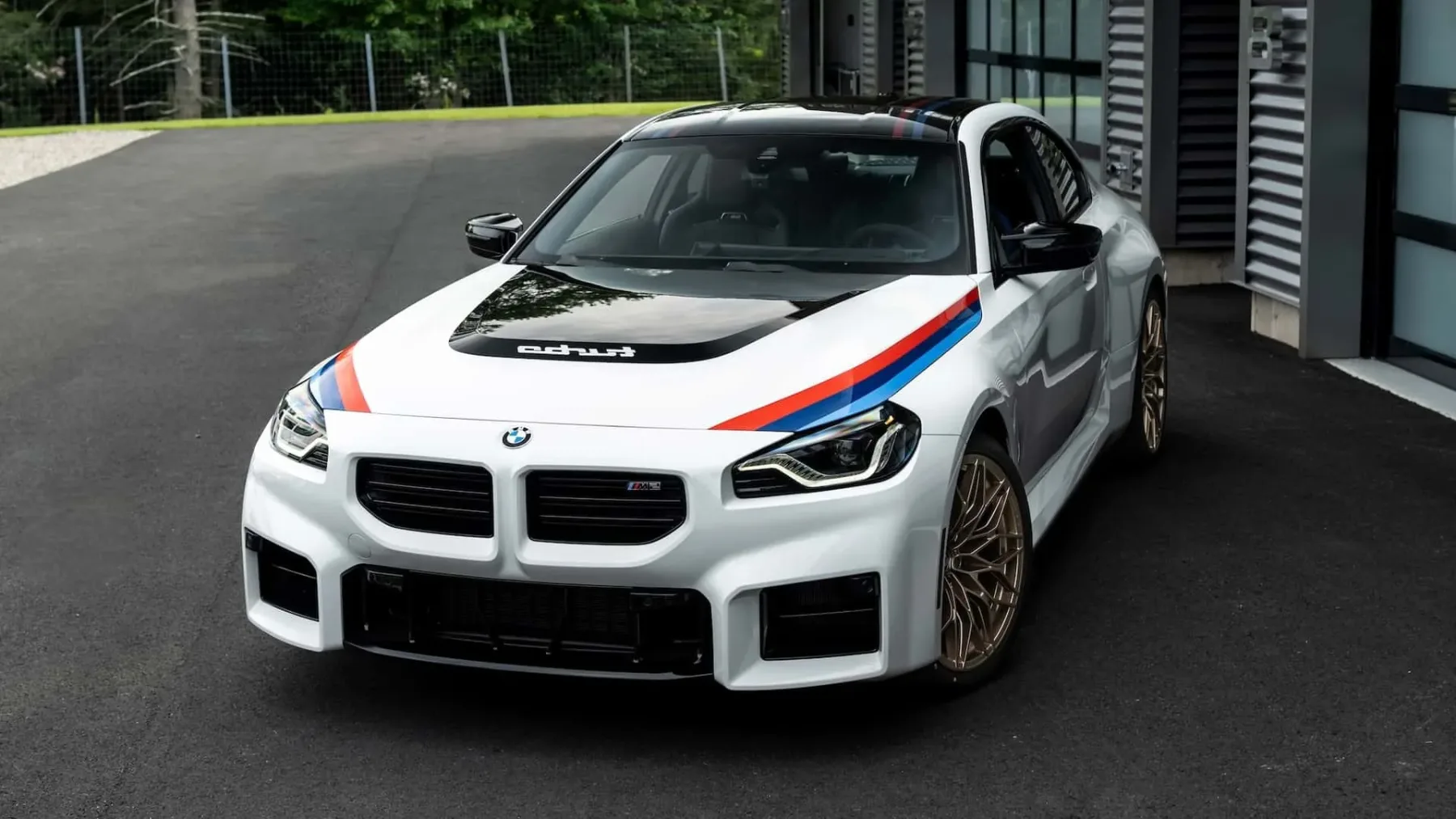 BMW M2 Turbo Design Edition (2026) — Retro-šarm in moderna zmogljivost
