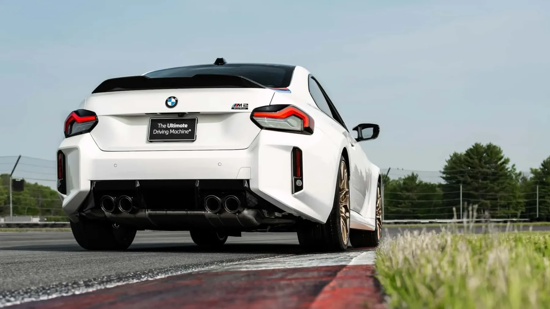 BMW M2 Turbo Design Edition (2026) — Retro-šarm in moderna zmogljivost