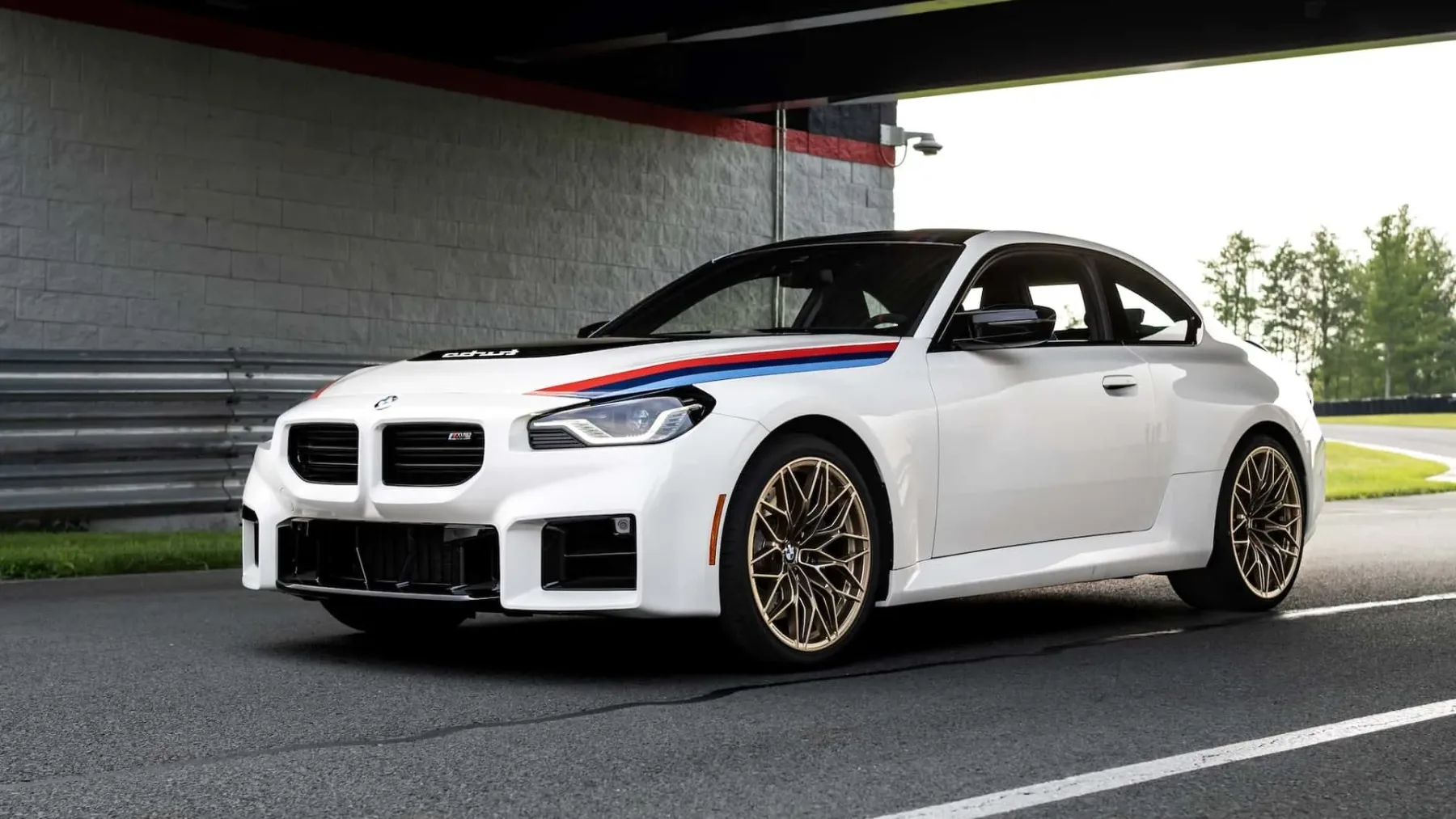 BMW M2 Turbo Design Edition (2026) — Retro-šarm in moderna zmogljivost