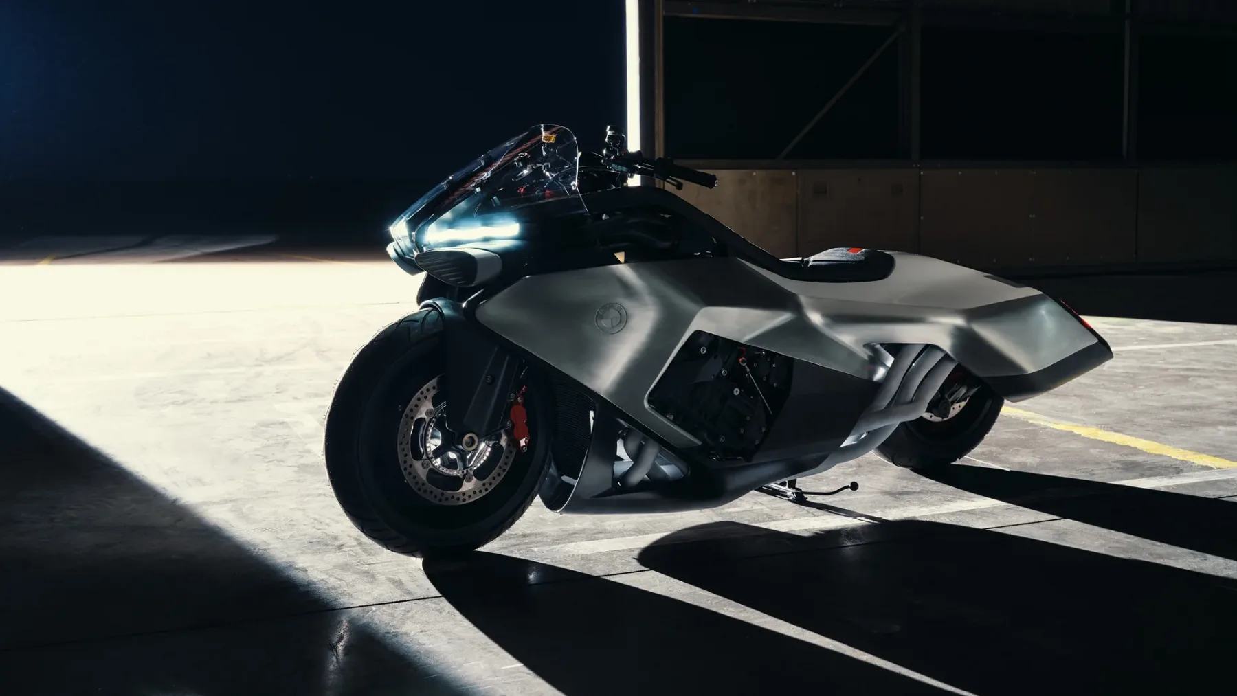 BMW Motorrad Vision K18 Concept: Ko na dveh kolesih oživi legendarni Concorde