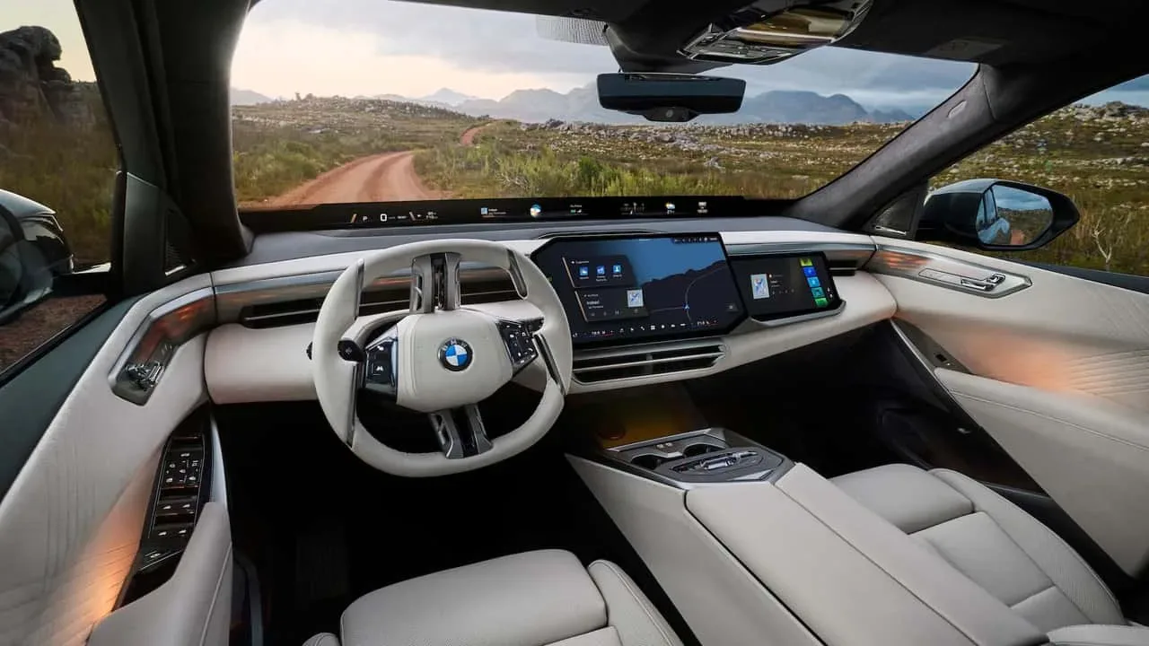 BMW napoveduje konec fizičnih gumbov: Ali se bodo naši avtomobili res raje pogovarjali z nami?