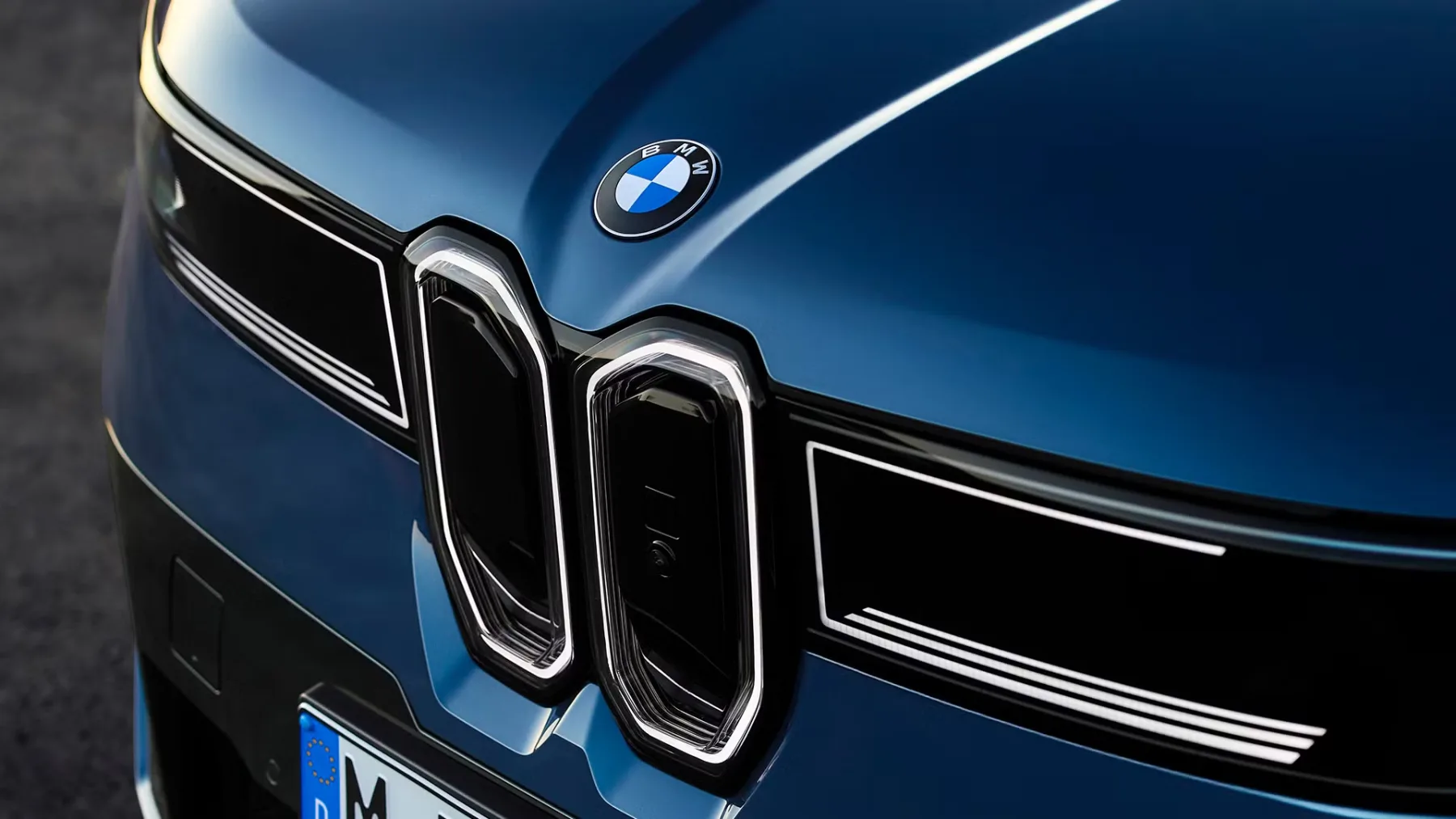 BMW ponuja do 650.000 evrov za prostovoljni odhod: Ko ti bavarski gigant plača celo premoženje, da greš na plažo