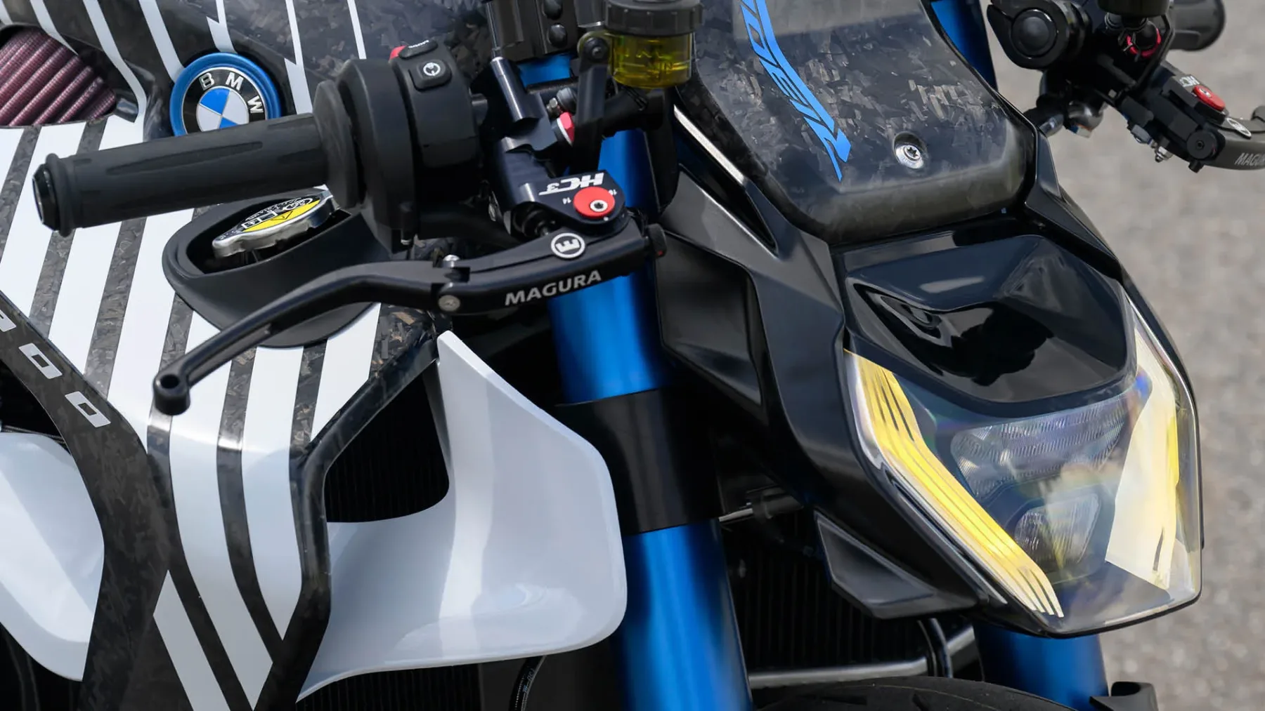 BMW R 1300 R TITAN – Ko Bavarci izpustijo nitro in razum ostane zadaj