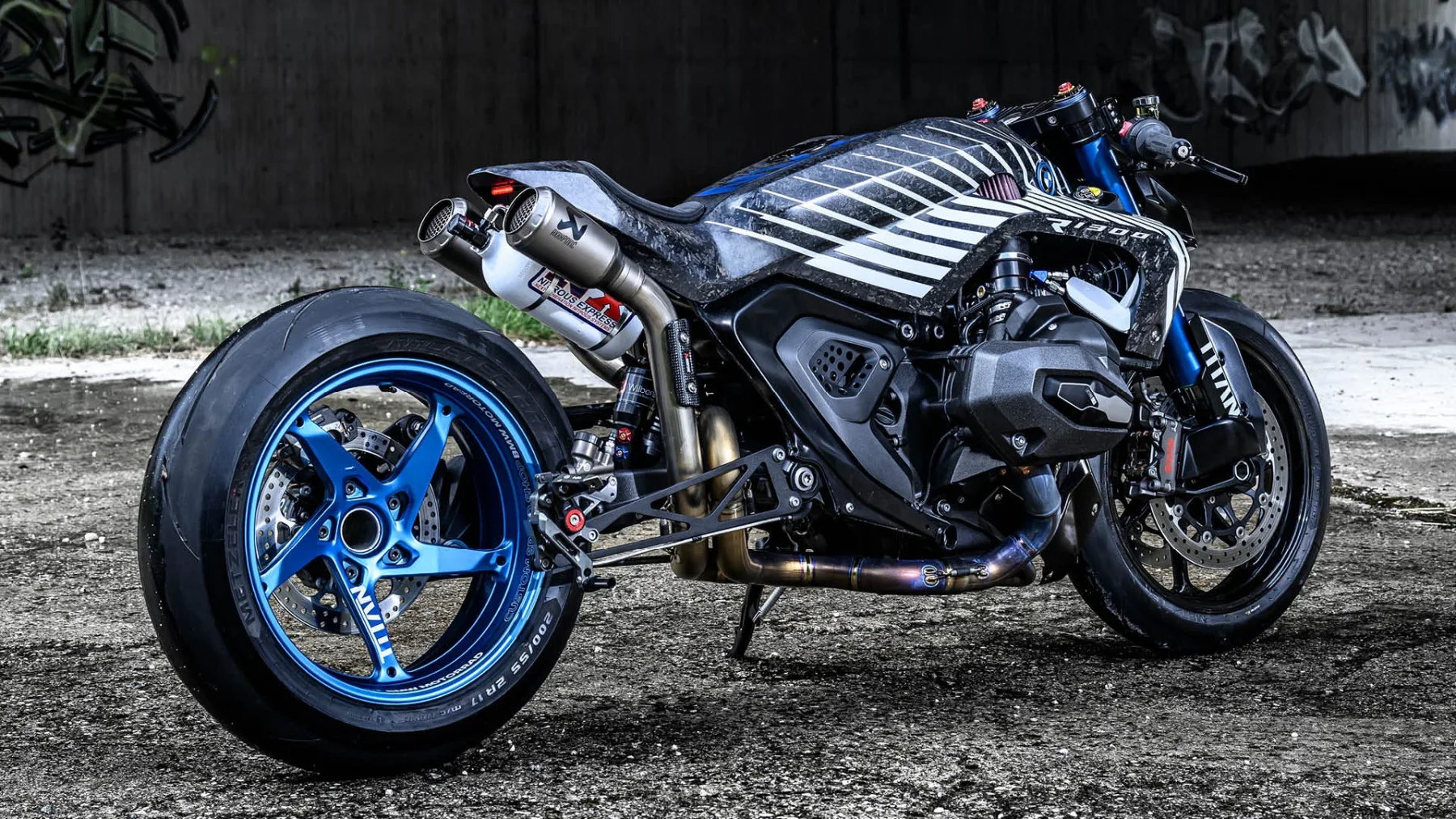 BMW R 1300 R TITAN – Ko Bavarci izpustijo nitro in razum ostane zadaj