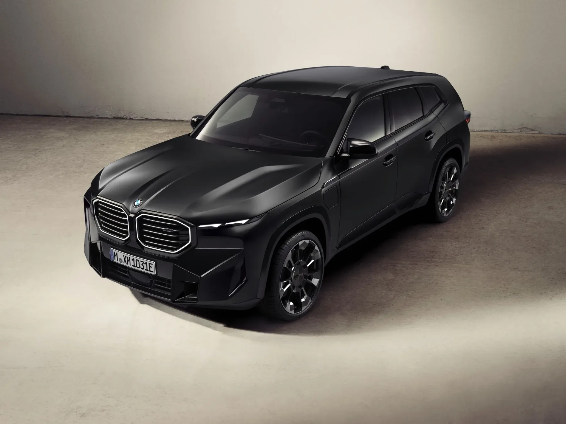 BMW XM by Kith: Ko se prestiž sreča z ulično modo v omejeni seriji 47 vozil