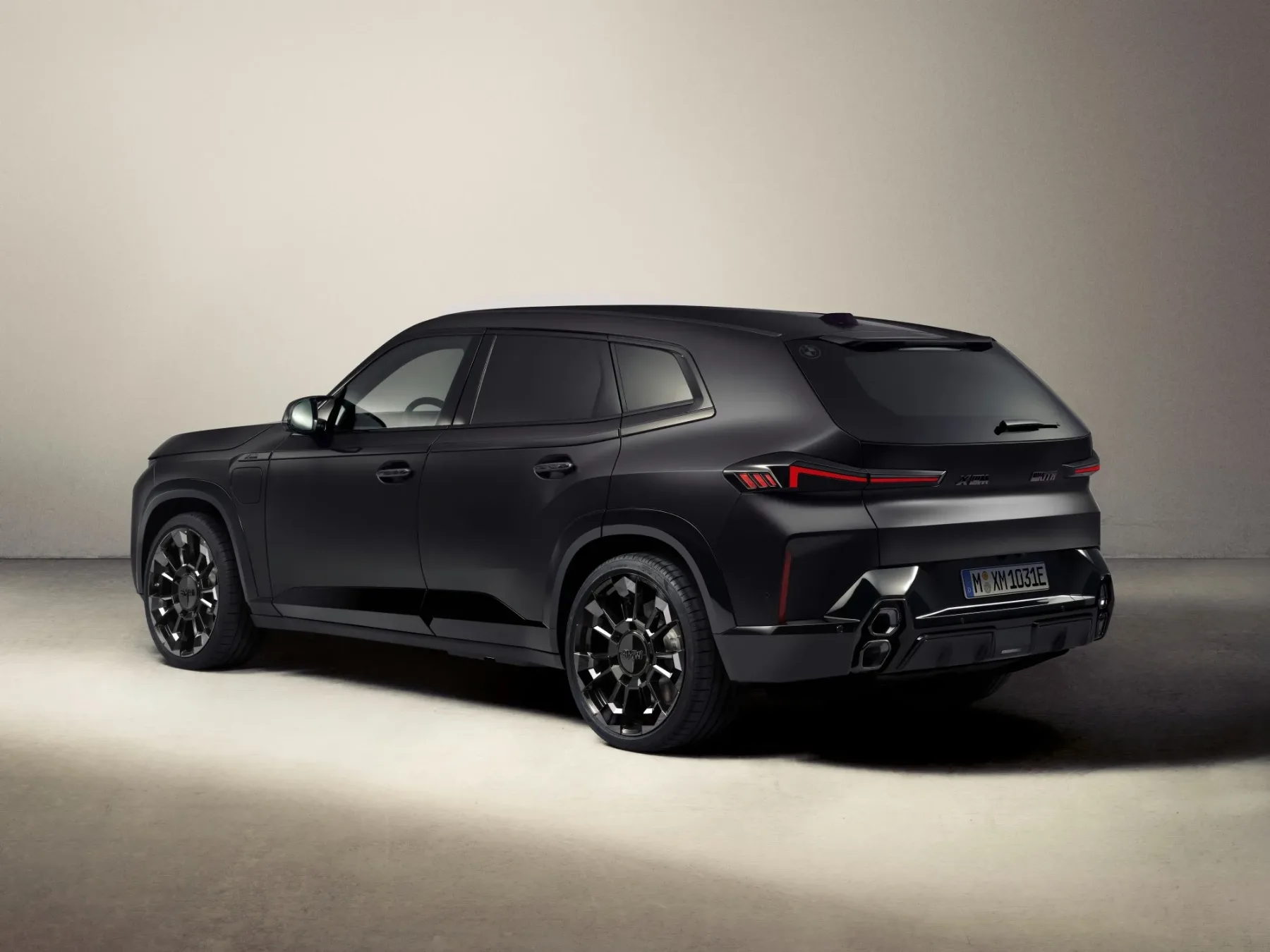 BMW XM by Kith: Ko se prestiž sreča z ulično modo v omejeni seriji 47 vozil